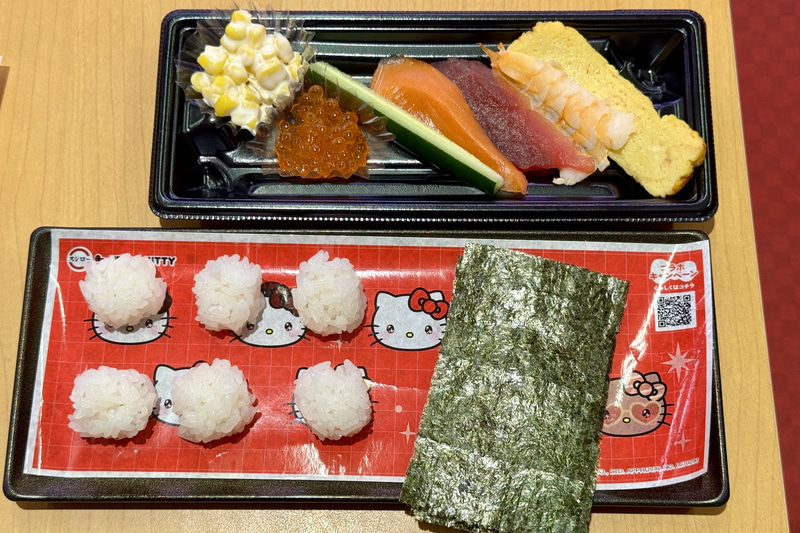 「ハローキティ コラボミニチャーム付き つくローセット」 価格：720円〜