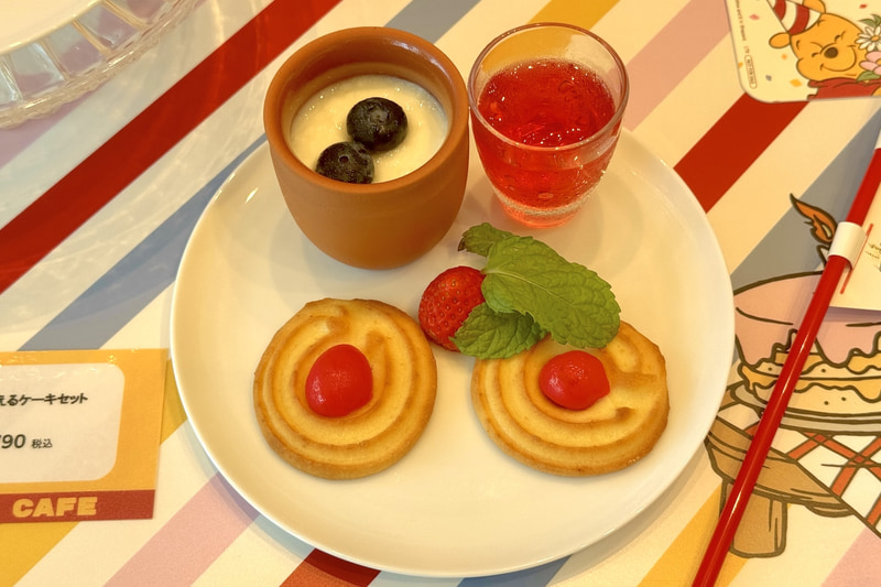 英雄をたたえるケーキセット 1,790円
