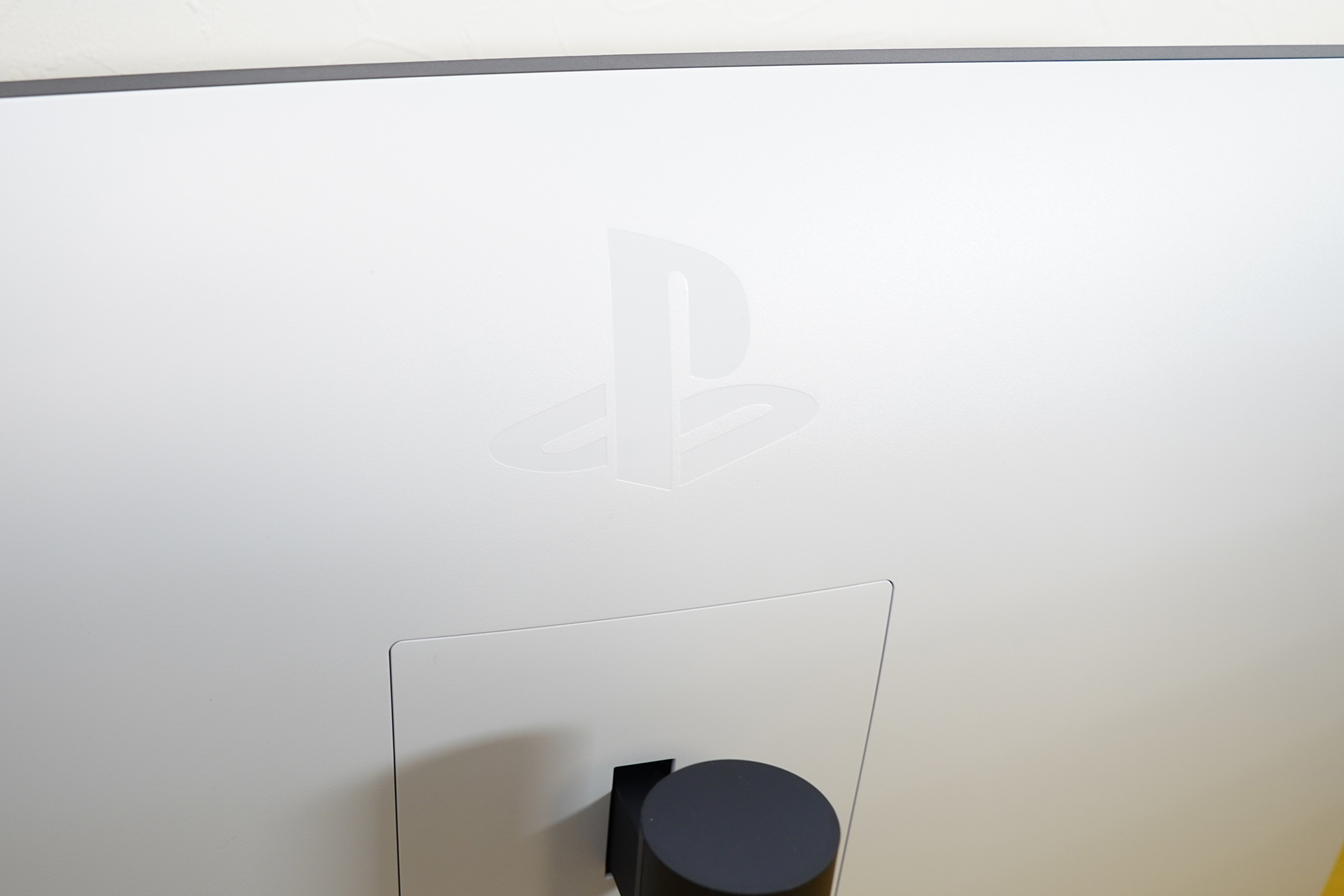 背面には大きめのプレイステーションロゴ