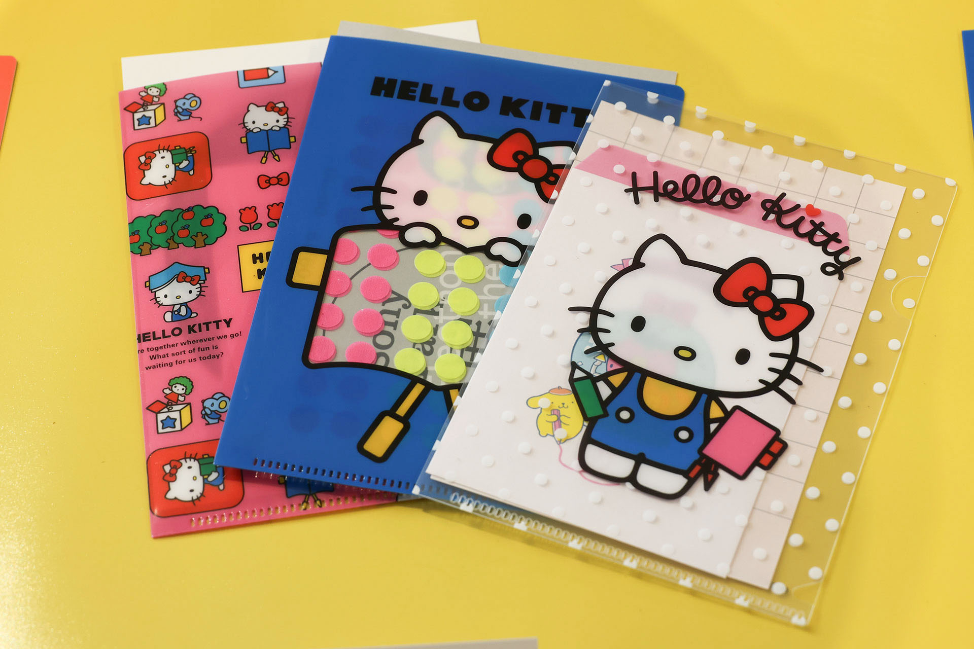 「ほぼ日のクリアファイル HELLO KITTY オリジナルサイズ用（3枚セット）」で、価格は880円