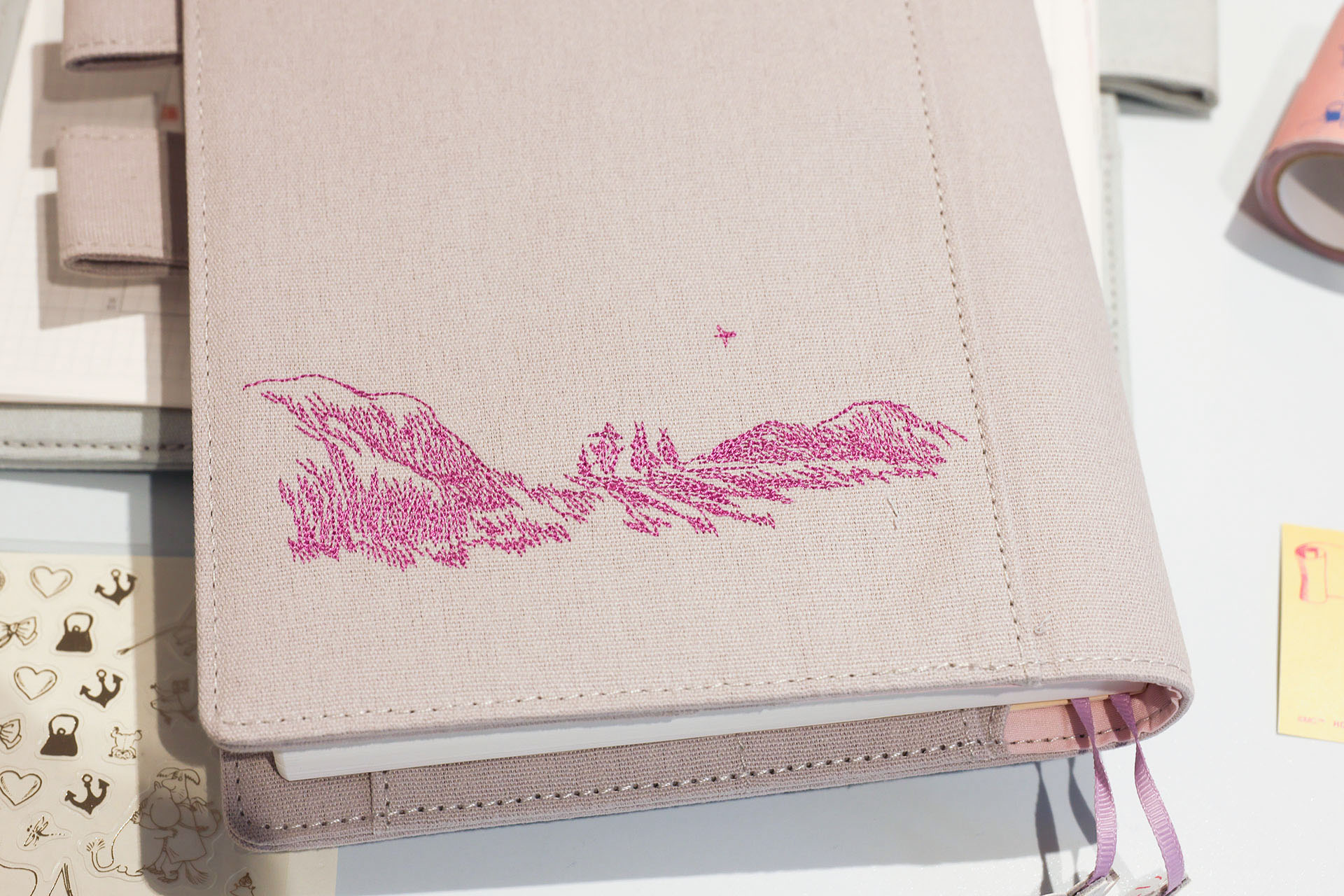 こちらは裏面側の刺繍だ