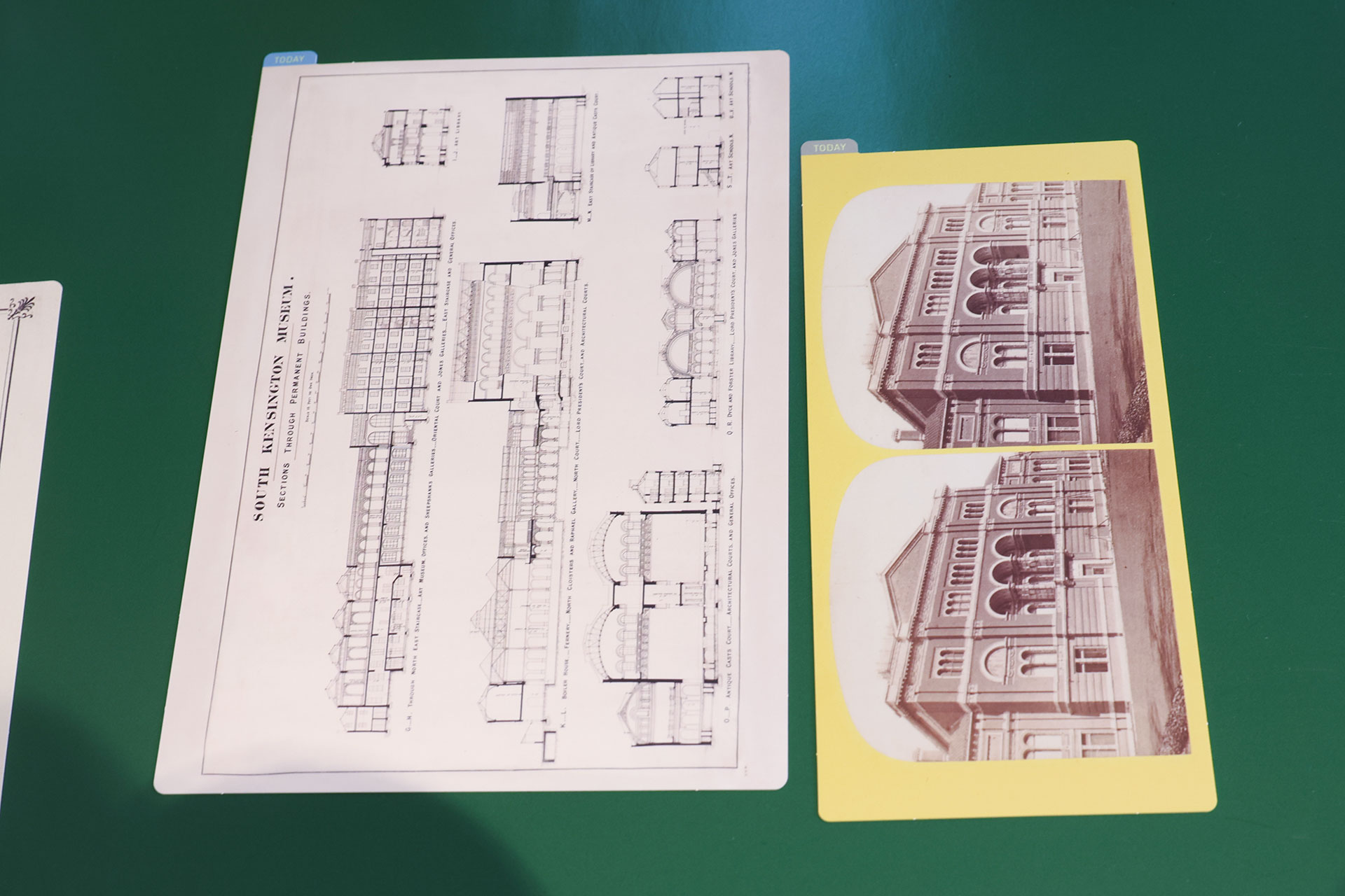 左が「ほぼ日の下敷き Architectural Drawing カズンサイズ用」（770円）で、右が「ほぼ日の下敷き Museum Stereographic Photograph weeks サイズ用」（660円）
