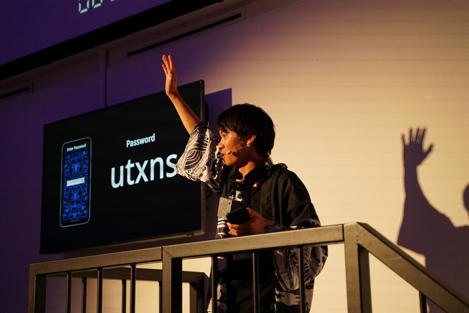 げぇむ常連風の案内人が登場。生き残りたければ彼の指示をよく聞こう
