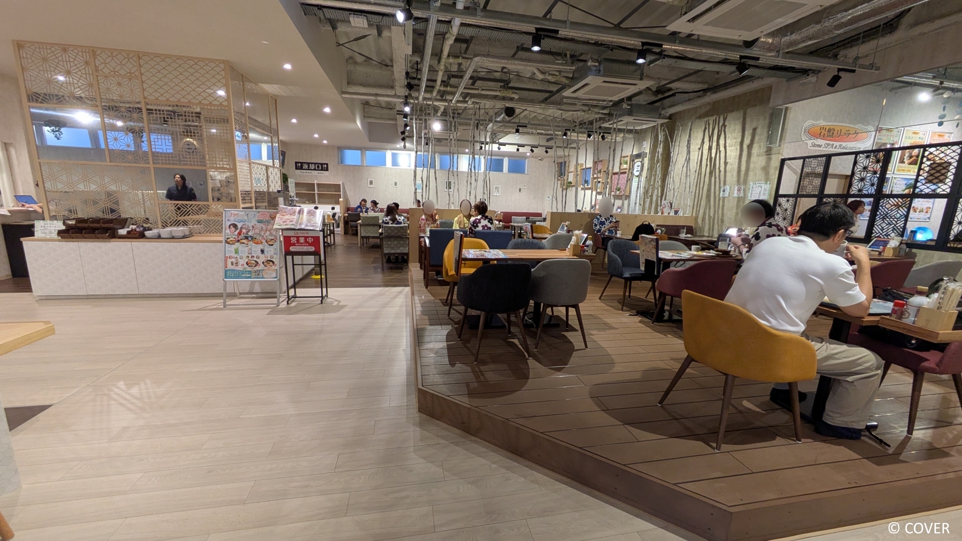 今回訪れたRAKU SPA Station 武蔵小金井店は取材時点で同社で最も新しい店舗とのことで、広々とした空間に自由にマンガが読める休憩スペース、PCを持ち込んでの作業などができるコワーキングスペース、しっかりとした大型キッチンを備えるフードエリアなどがあり、コラボ以外でもリラックスして楽しめる環境が整備されている