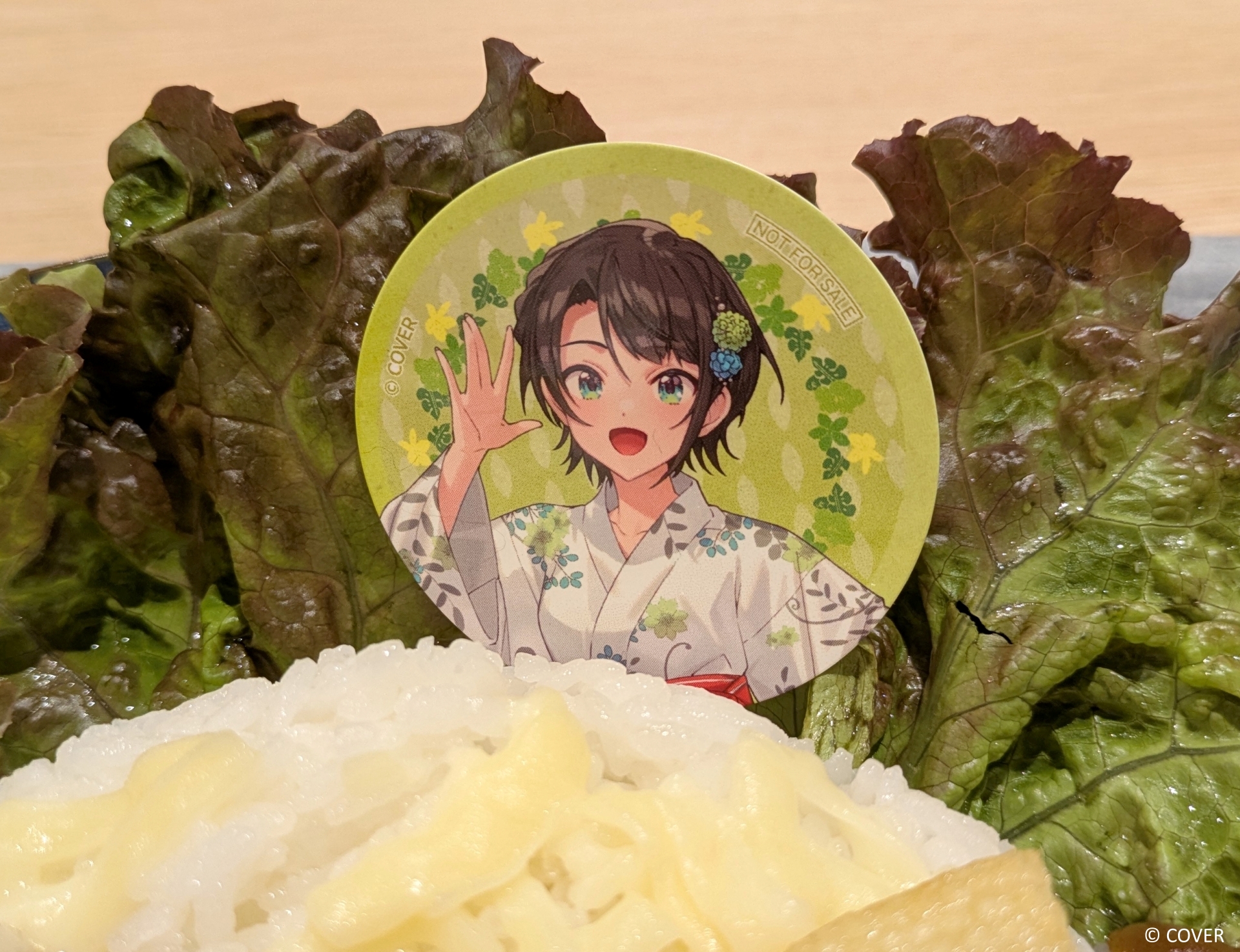 「あじまる屋さん特製ごろごろ野菜たっぷりカレー」（2,200円）。大空スバルさんチョイスのトッピングはチーズで、甘口カレーにゴロゴロ野菜が絡んでスプーンが進む