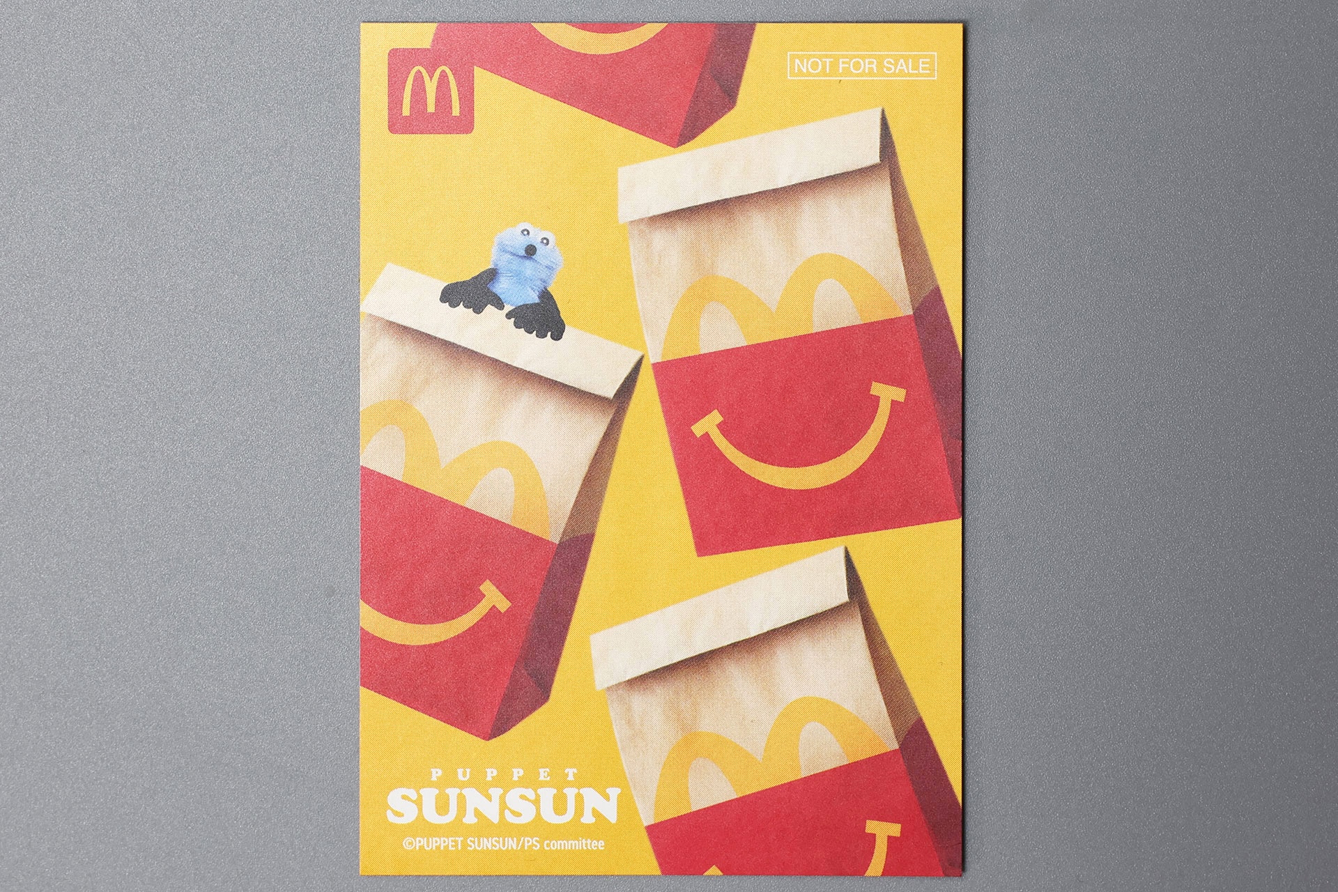 こちらはマクドナルドの袋が描かれたシールだ