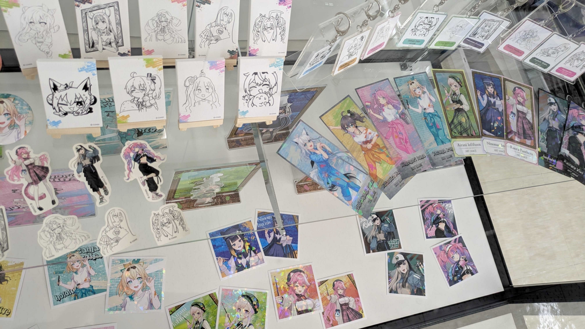グッズの飾り方が上手く、思わず欲しくなる展示