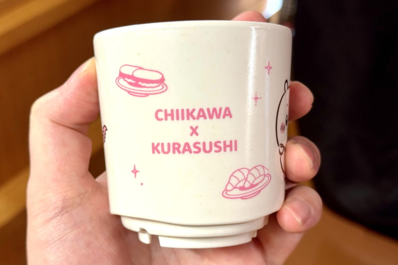 ピンク色を基調としたフォントなどがポイントのちいかわ湯呑み