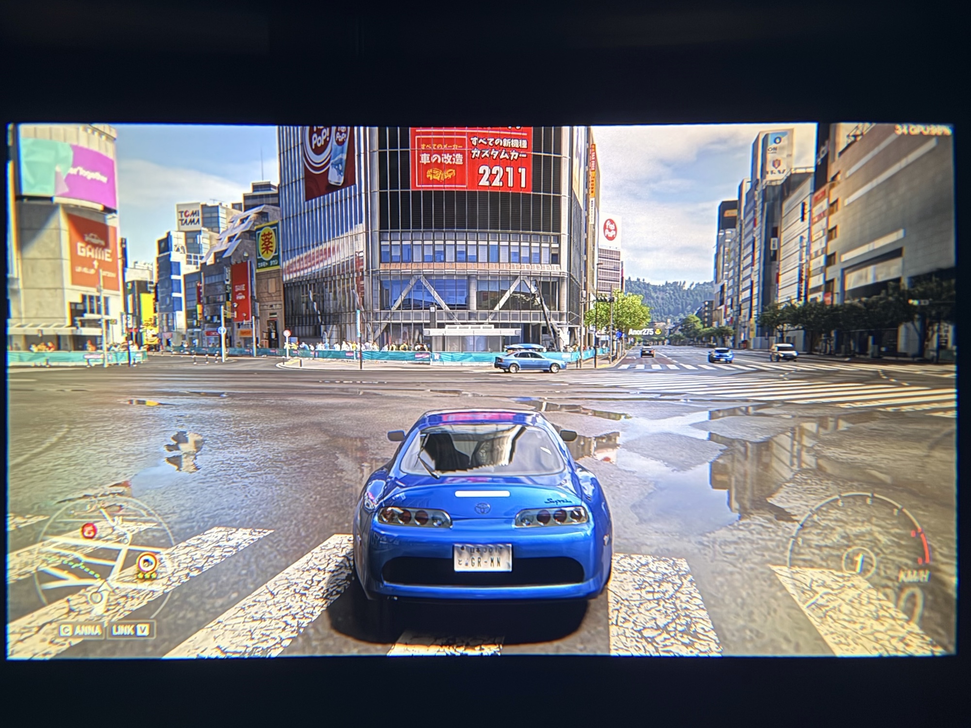 こちらはPC版「Forza Horizon 6」の様子。色はとても鮮やかで、大画面のレースを気軽に体験できる