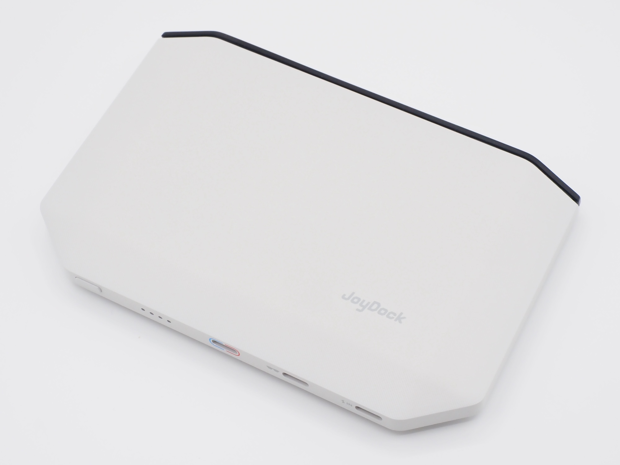 RayNeo純正のモバイルドックである「JoyDock」