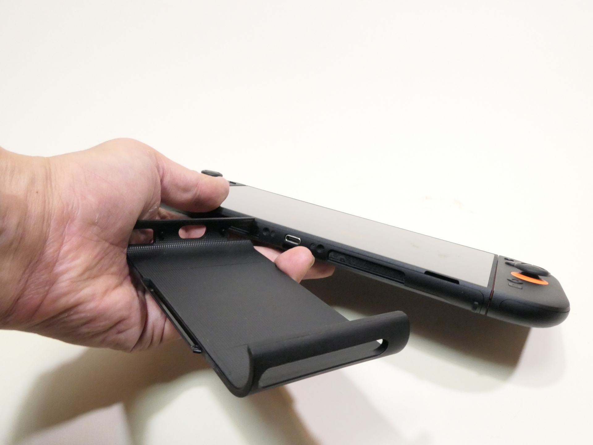 Nintendo Switch 2下部の凹凸がうまく噛み合うようになっている