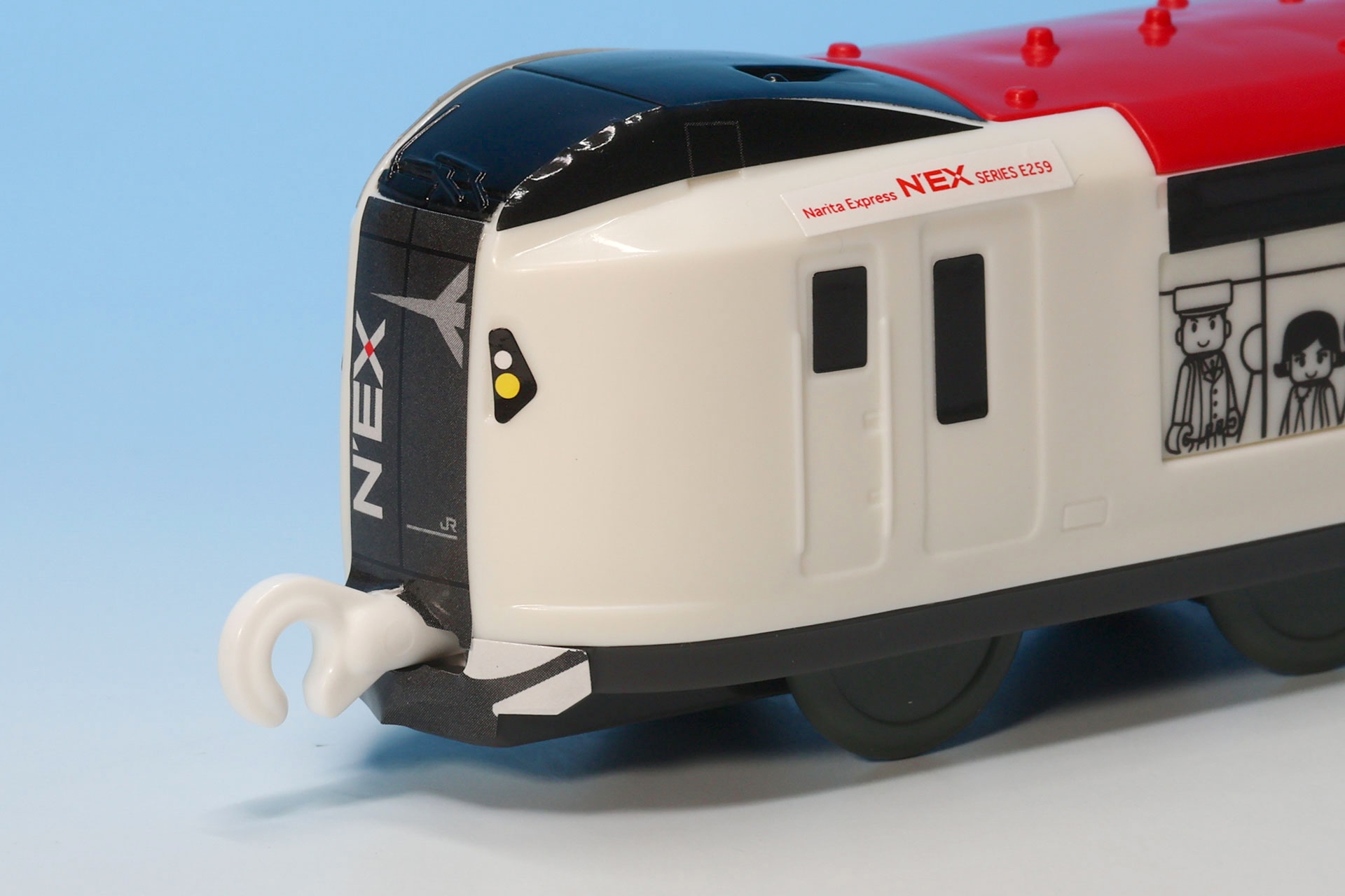 他の車両と連結するときは、底面のレバーを動かそう