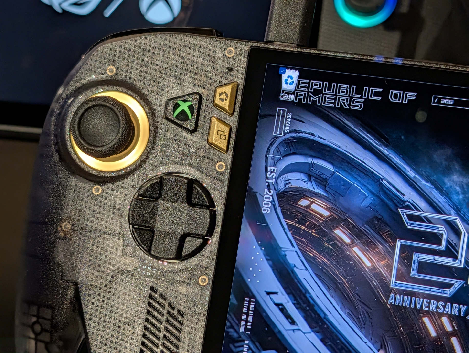 「Xbox」ボタンが緑色に点灯するようになったことでゲーミング感が爆上げだ