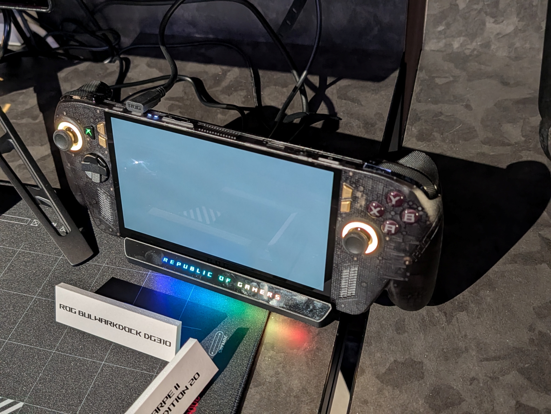 オプションとして外付けドックの「ROG BULWARK DG310」が新たに発売される