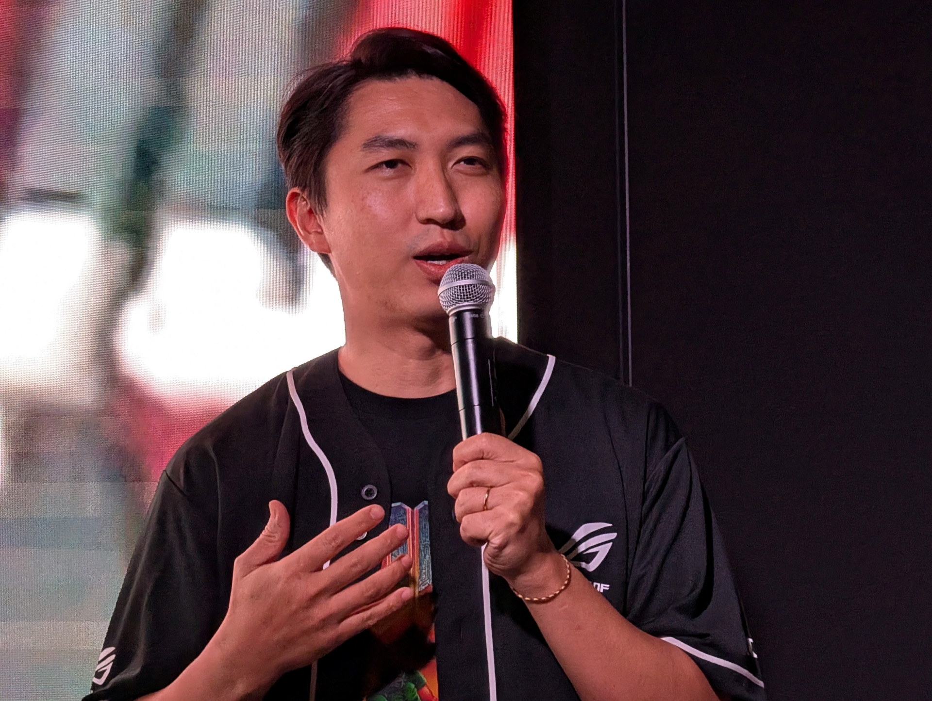 ASUSTek ComputerのコンシューマーPC グローバルマーケティングディレクターのGalip Fu氏