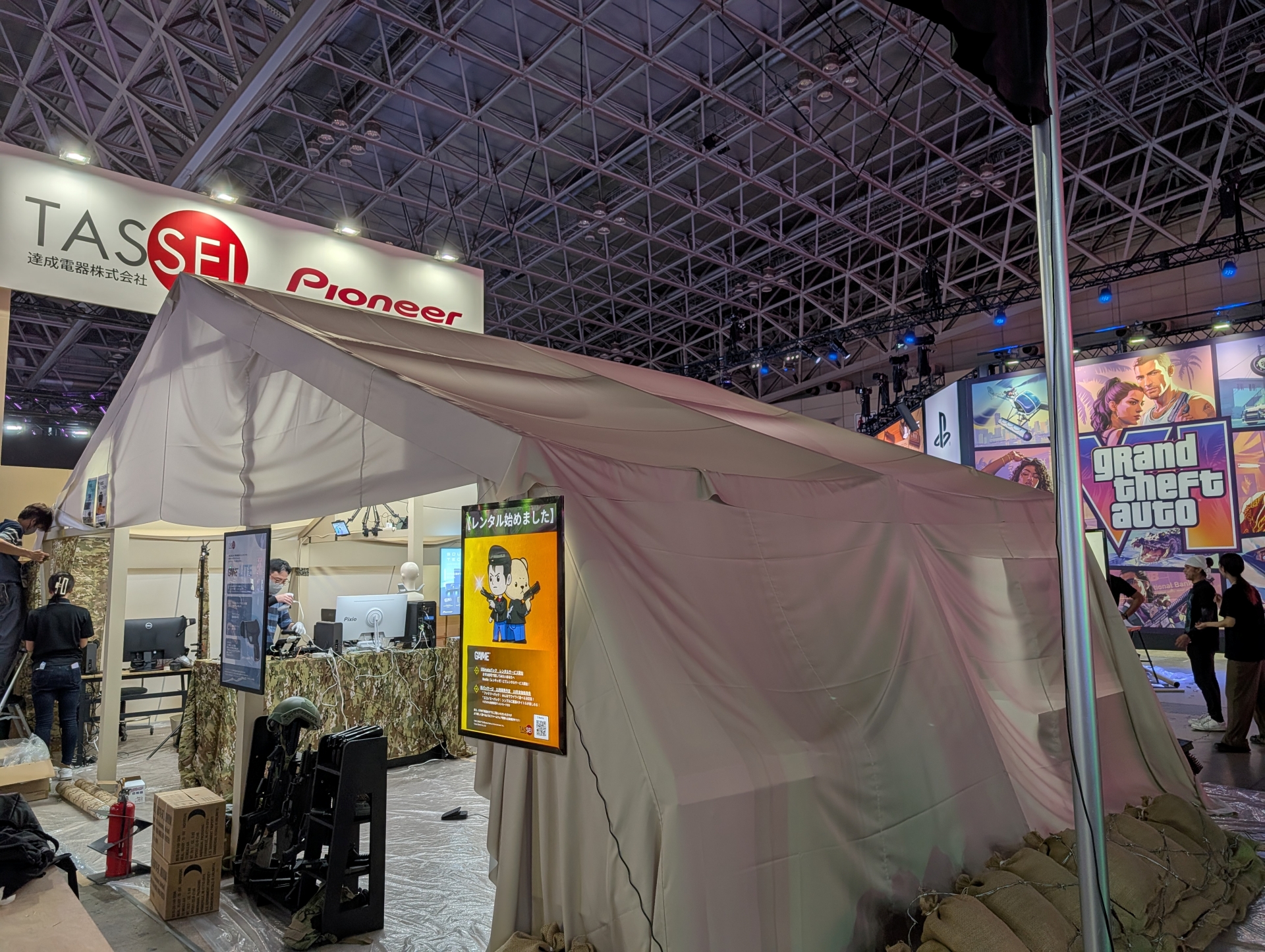 達成電器のブースはパイオニアとの共同出展
