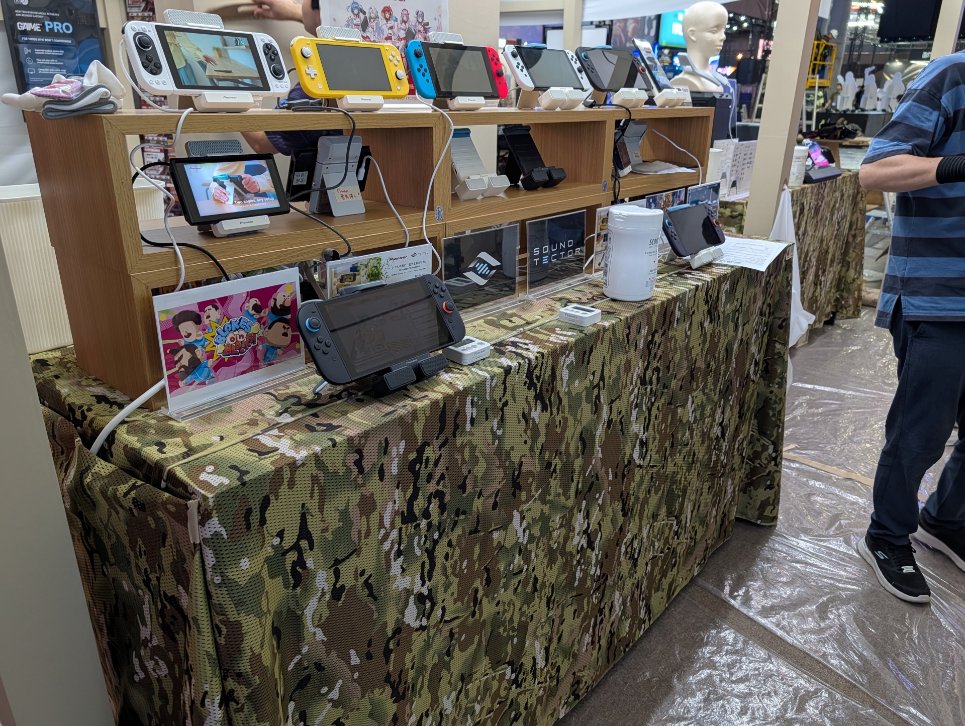 達成電器とパイオニアとは毎年共同でブース出展しており、パイオニアブースでは、同社のポータブルスピーカーなどが展示されていた