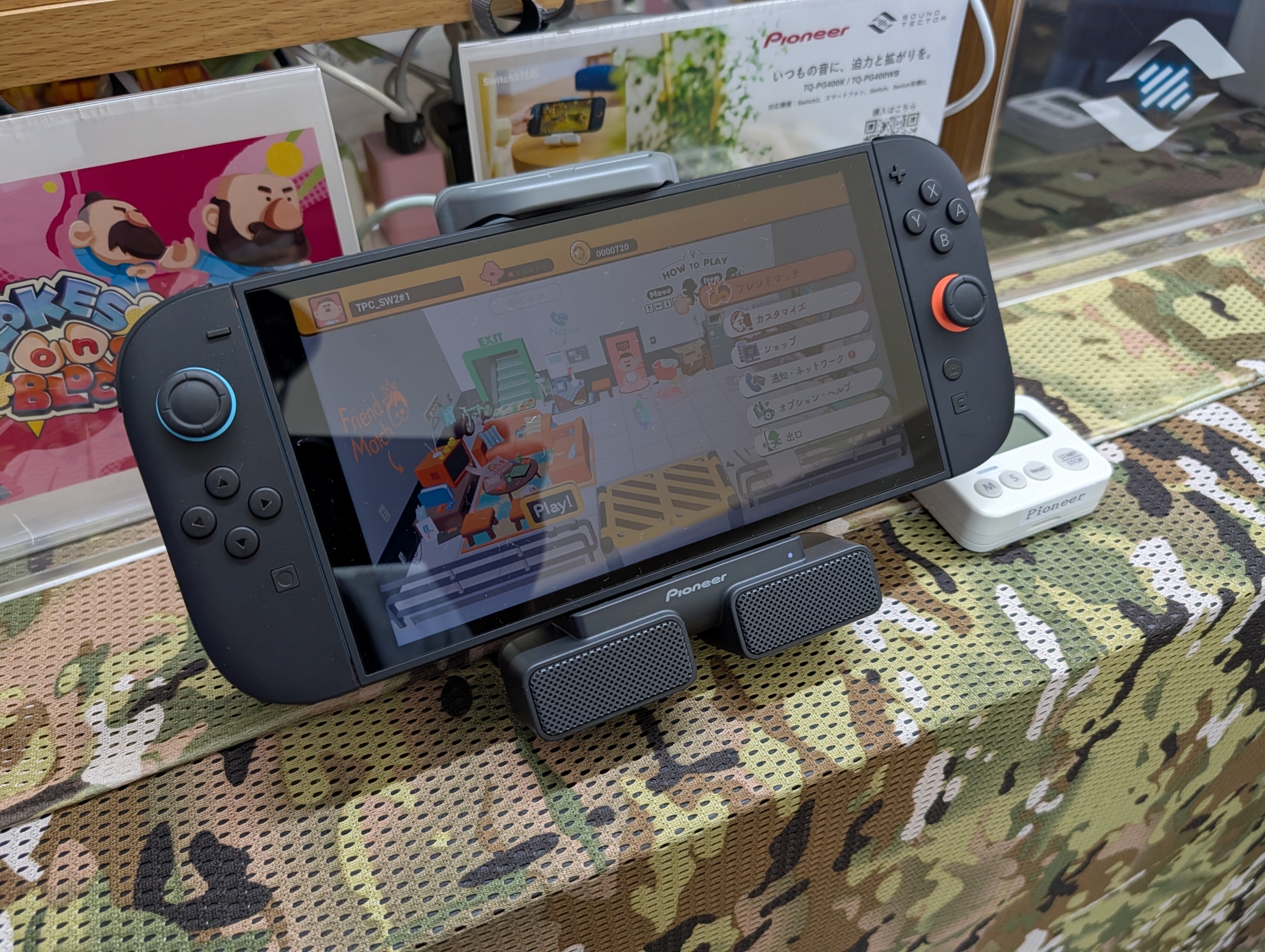 8月に発表したばかりのSwitch2対応ポータブルスピーカー「SOUND TECTOR」も展示。下部にスピーカーユニットを配するデザインがカッコいい