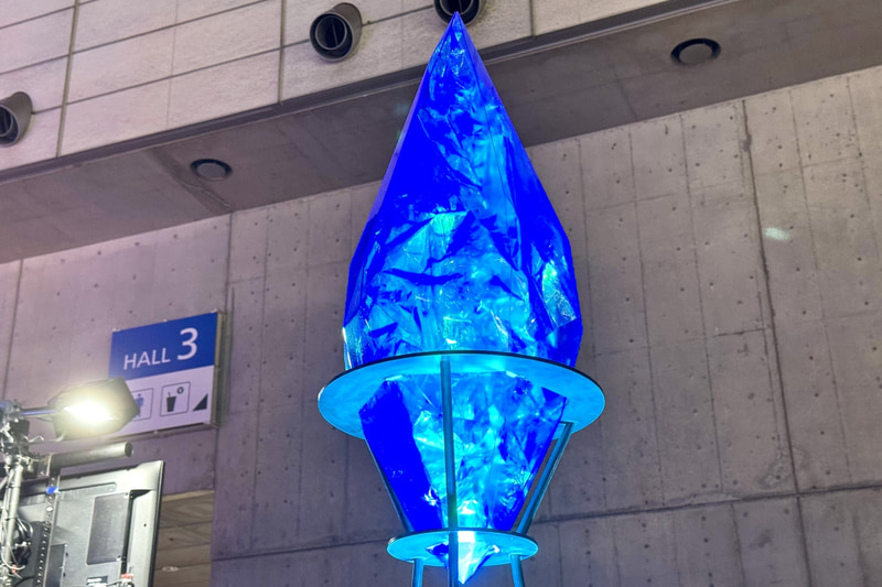 試遊ブースにはクリスタルをモチーフにしたモニュメントやアートなどが展示されているのでこちらもお楽しみに