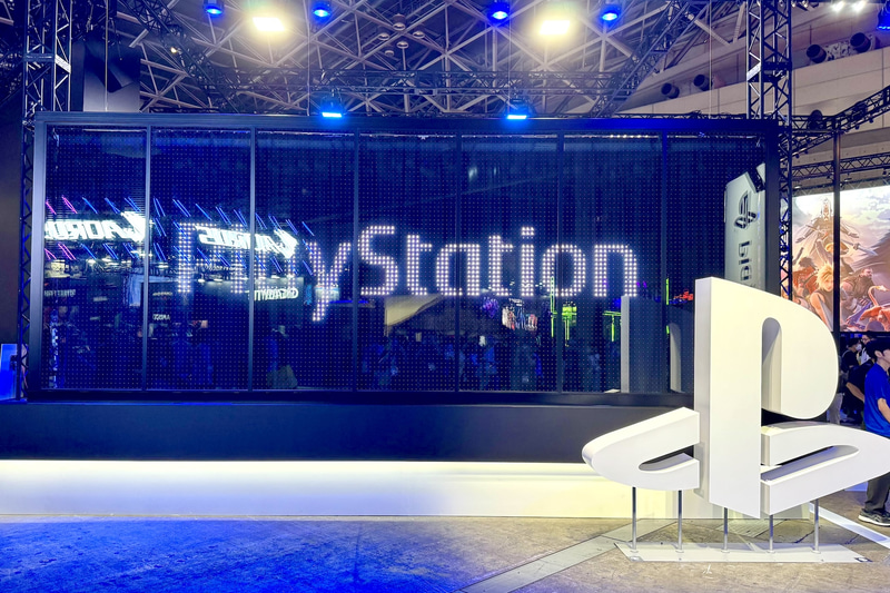 ブース入り口にはプレイステーションの装飾