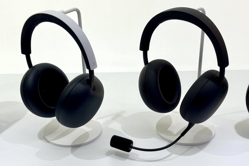 発表されたばかりの「PlayStation PULSE」および「PULSE Edge」。ホリデーシーズンより順次発売予定としている。価格は未定
