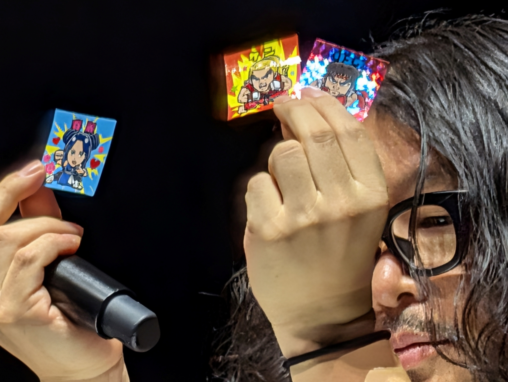 実物のシールをアピールする中山D
