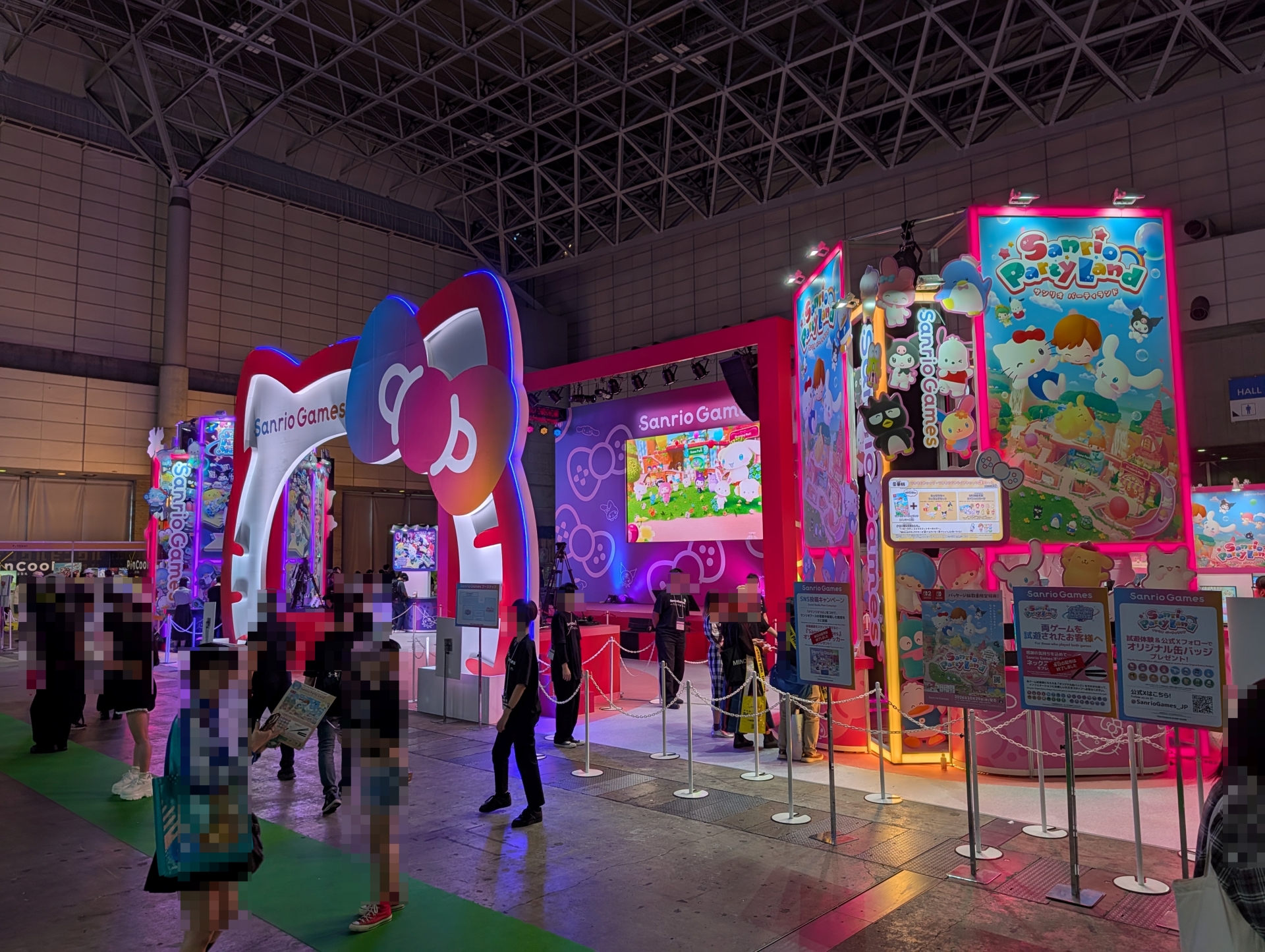Sanrio Gamesブースはピンク一色の華やかなカラーリング