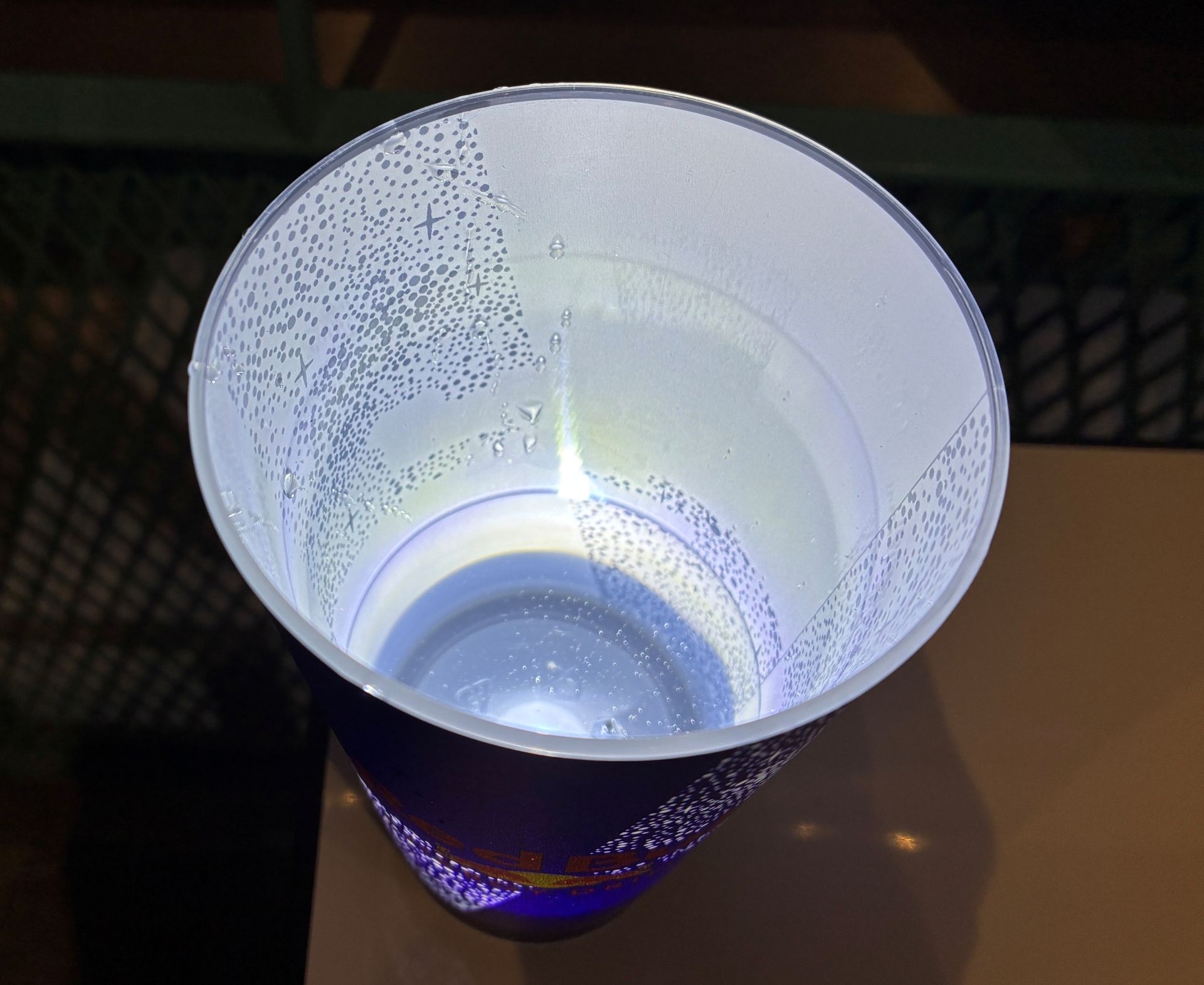 上から見たところ。光が直接目に入ってかなり眩しい