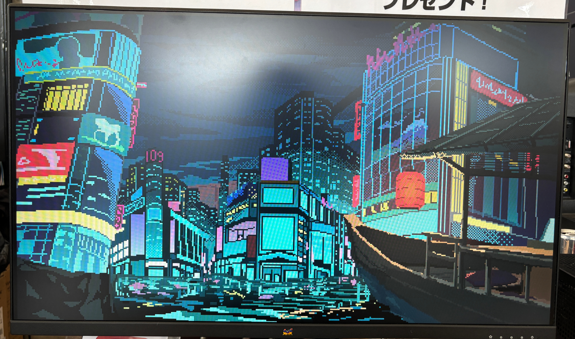 日をまたぐタイミングにはニュースが流れたり、街の明かりが灯っていく演出が入ったりとオシャレ