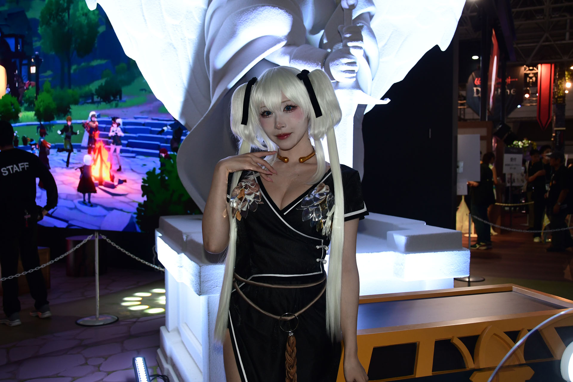 ゲームを象徴する「ナオ」。さらに「ラサ」と「モーリー」も会場でユーザーを出迎えてくれる