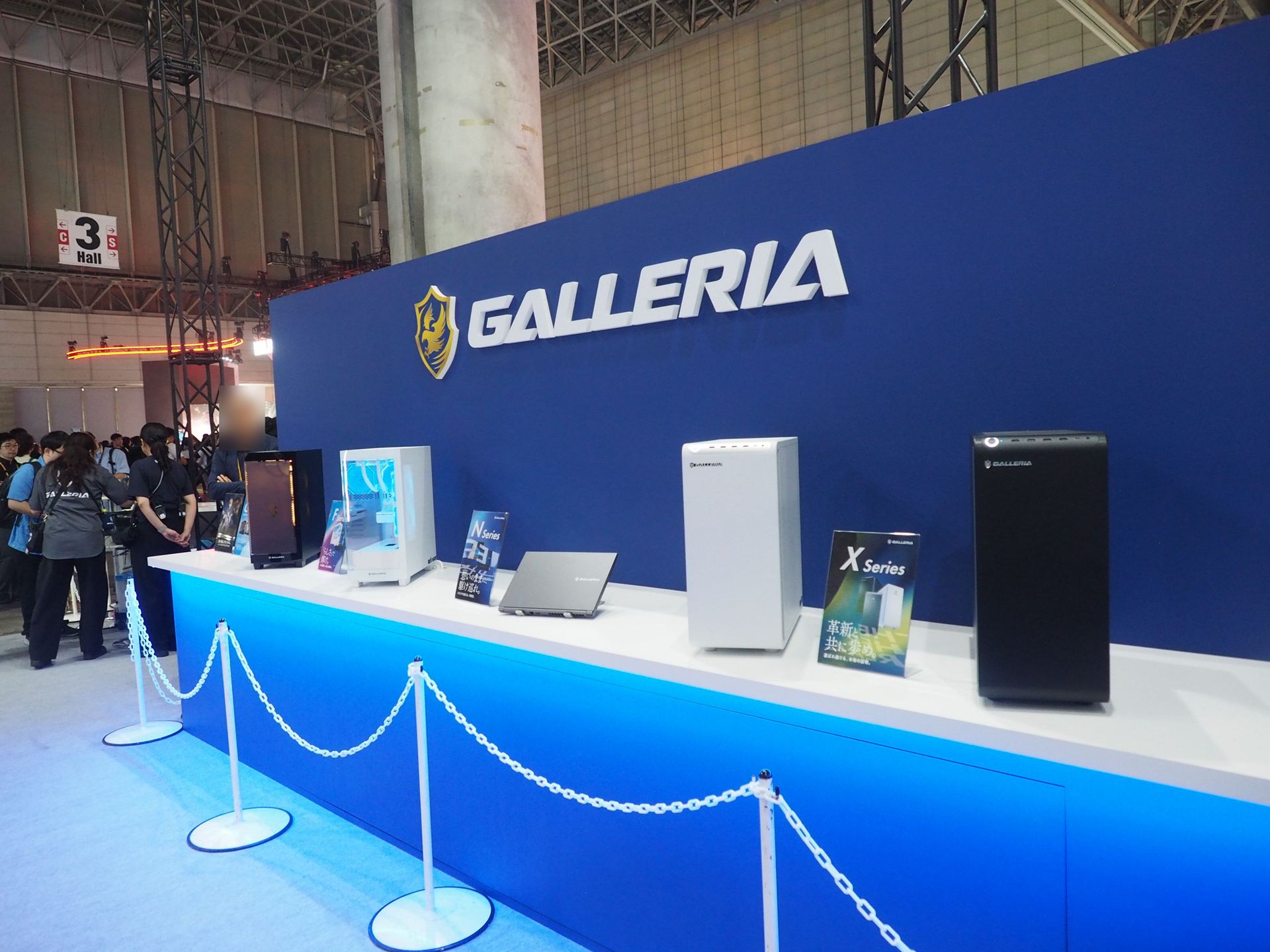 こちらには既存のGALLERIA製品が展示されている