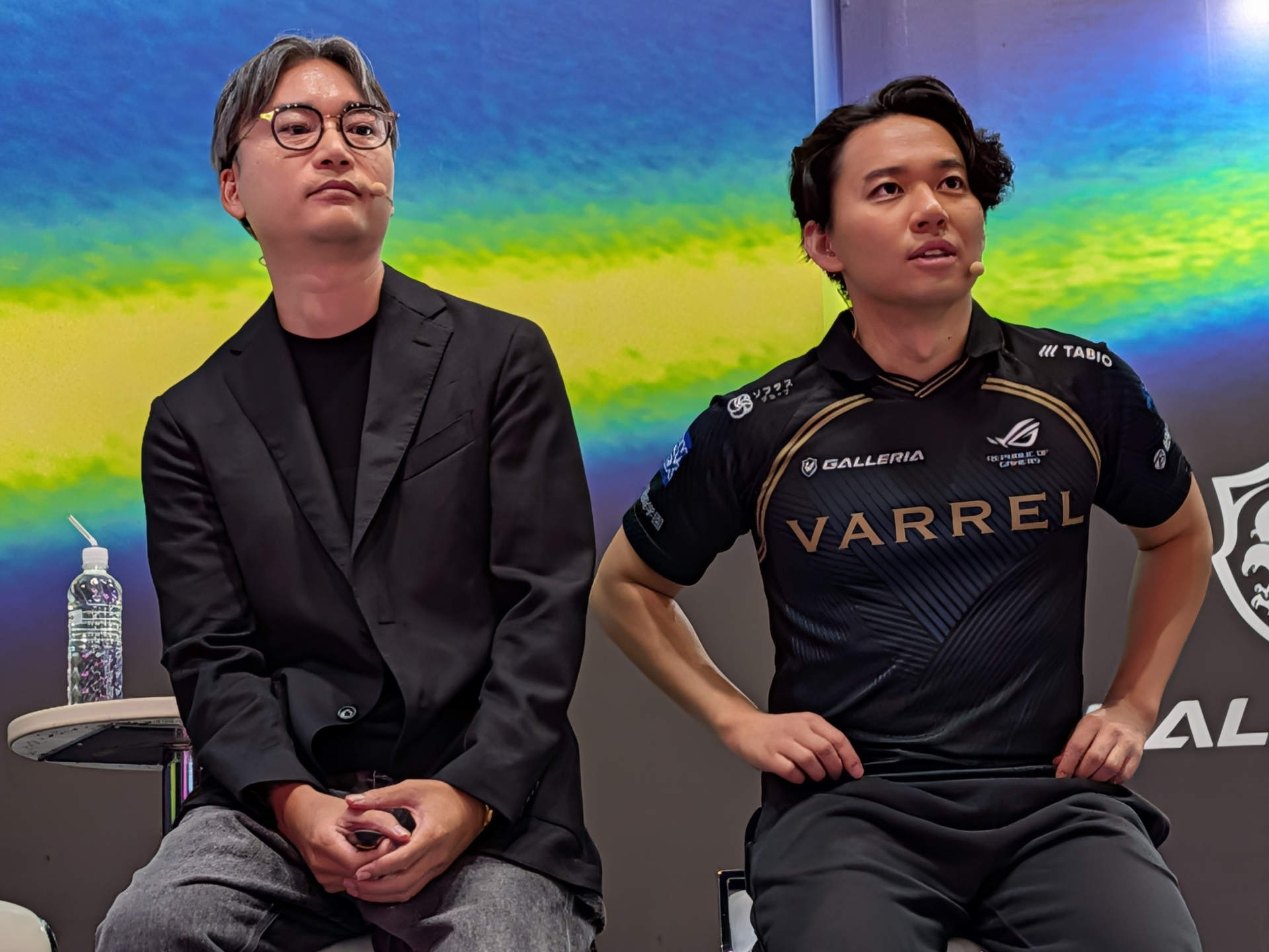 CELLORB CEOの佐久間衛氏(左)とVARREL所属のプロ格闘ゲーマーのときど選手