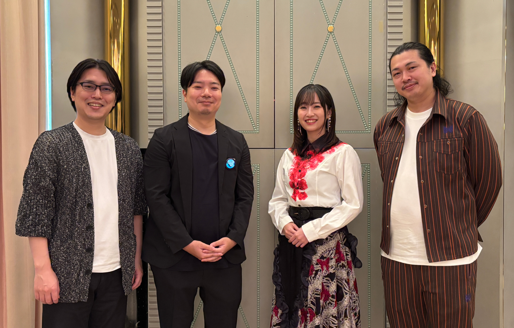 左からヒストリア代表取締役 佐々木 瞬氏、集英社ゲームズ 総合プロデューサー 河合 泰一氏、主人公を演じる声優の花守ゆみりさん、企画・ディレクターの山中 拓也氏