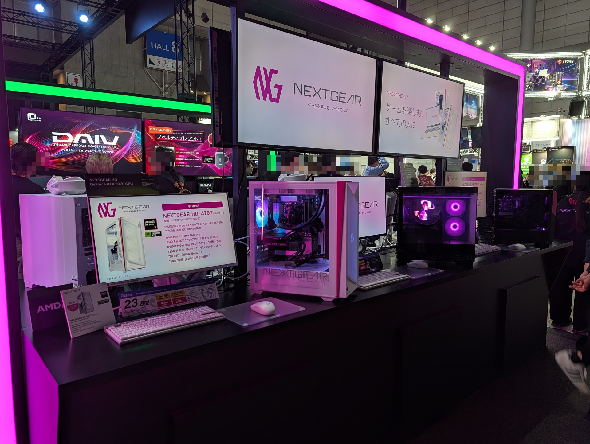 ステージの外周部には、同社ゲーミングPC「G TUNE」や「NEXTGEAR」が展示されており、自由に試遊が楽しめる作り