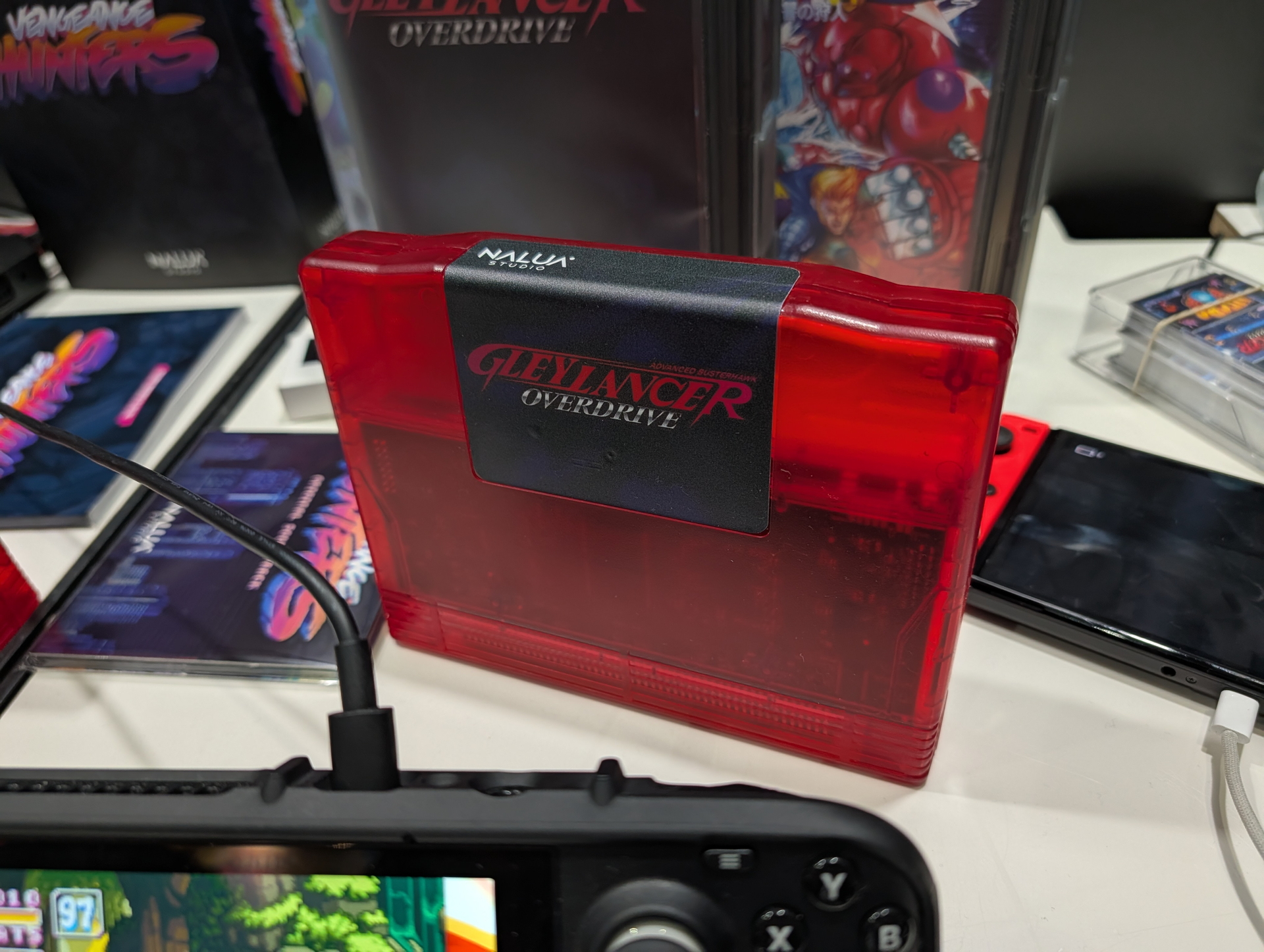プレイアブルバージョンはどデカいNEOGEO用カートリッジに収録。NEOGEO AES版でプレイできる