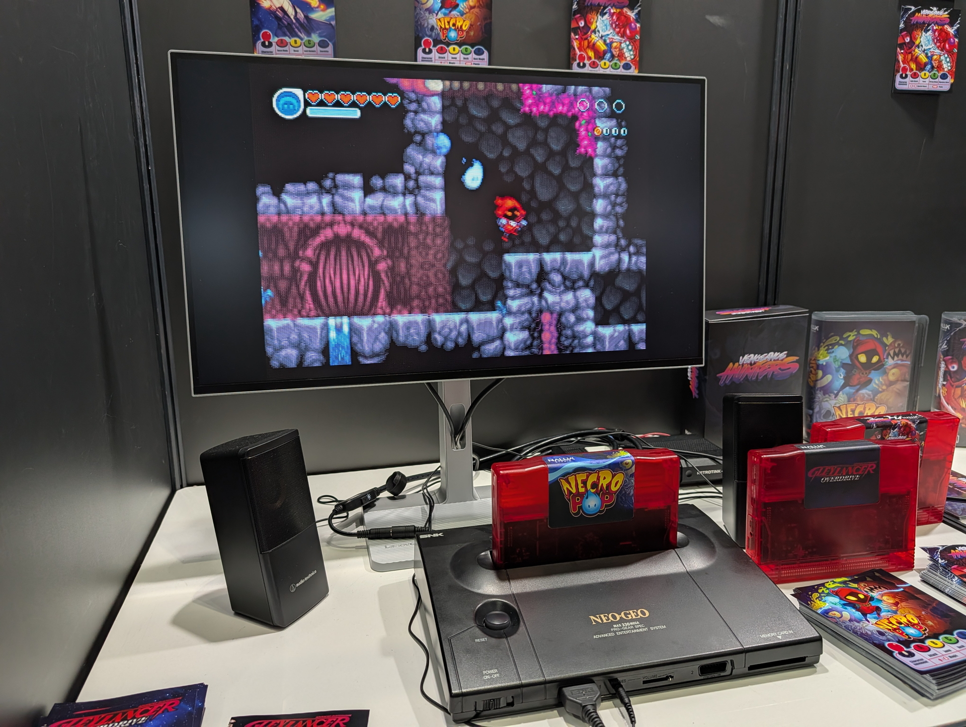 いずれもNEOGEOやPCなど多くのプラットフォームで遊べるようにリリースされている