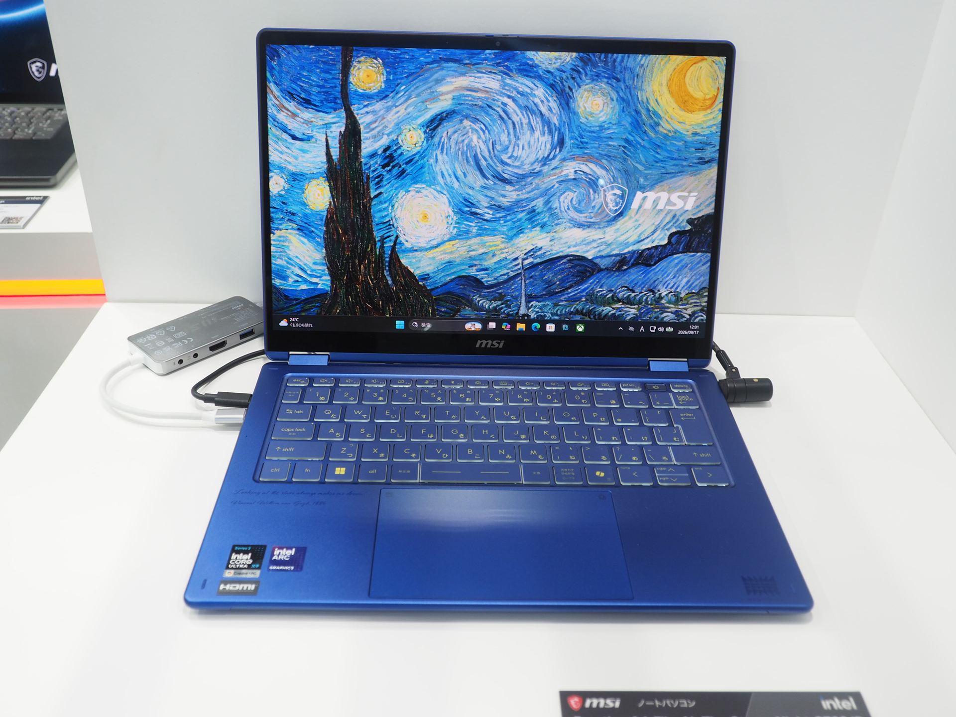 日本初公開のゴッホコラボモデル「Prestige-14-Flip-AI+The-Starry-Night-2700JP」。Core Ultra X9 378HとArc B390を搭載
