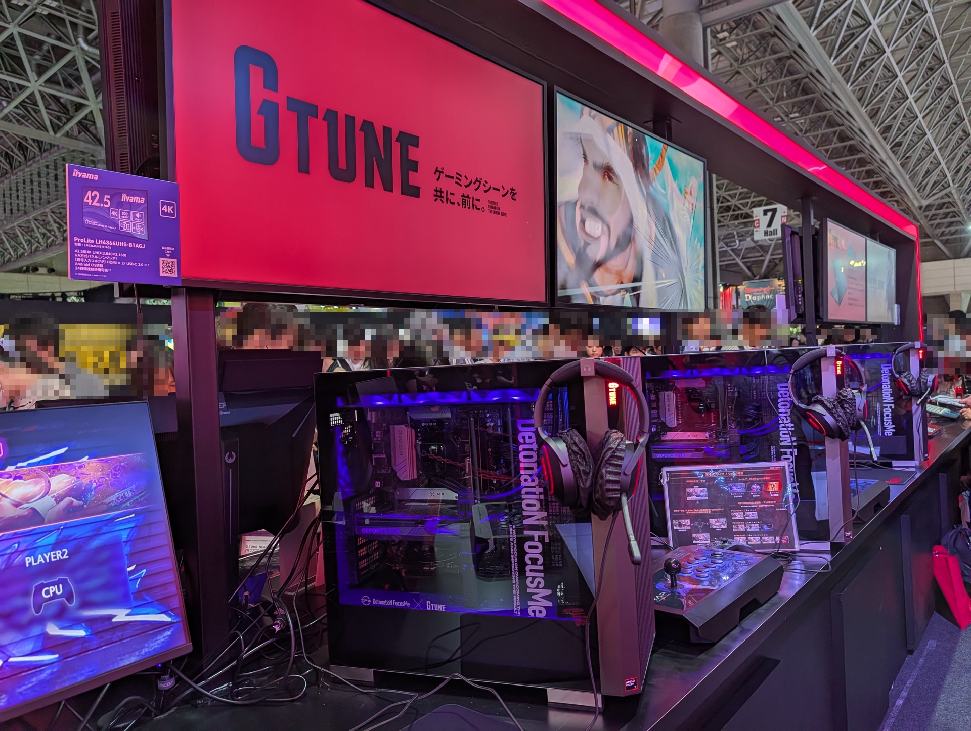 マウスコンピューターブースには、今回ステージイベントを行なったプロeスポーツチーム「DetonatioN FocusMe」とのコラボPC「G TUNE FG-A7G70（DFMコラボPC）」も数多く出展され、試遊できるようになっていた