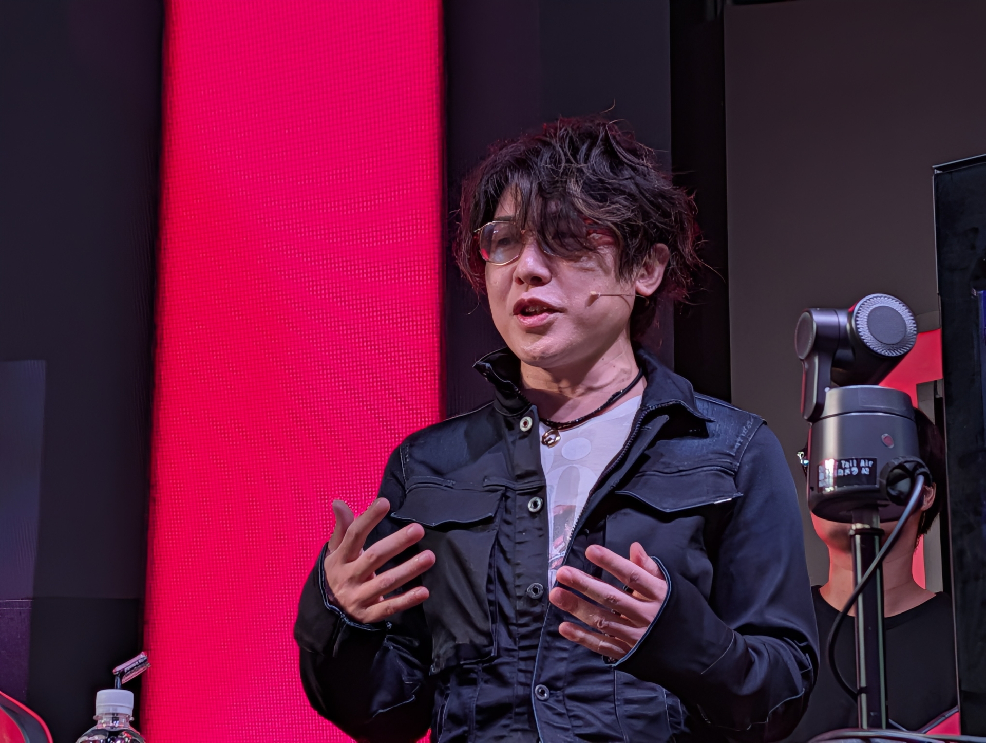 普段はMC側にいることの多い、eスポーツキャスターのアール氏