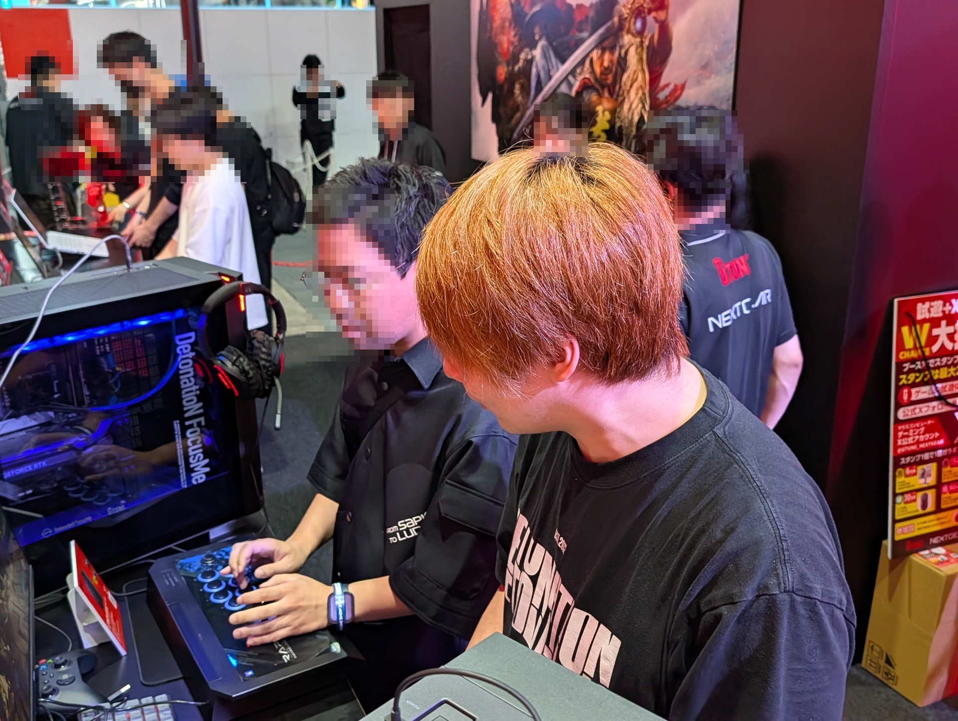 使用されていたのはもちろん、DetonatioN FocusMeのロゴがひかる<a href="https://www.mouse-jp.co.jp/store/g/ggtune-fga7g70g6bfdw103decdfmc/?utm_source=gawt&utm_medium=content-text&utm_campaign=260920_01_tgs_gamewatch&utm_content=pr" class="n" target="_blank">「G TUNE FG-A7G70(DFMコラボPC)」</a>