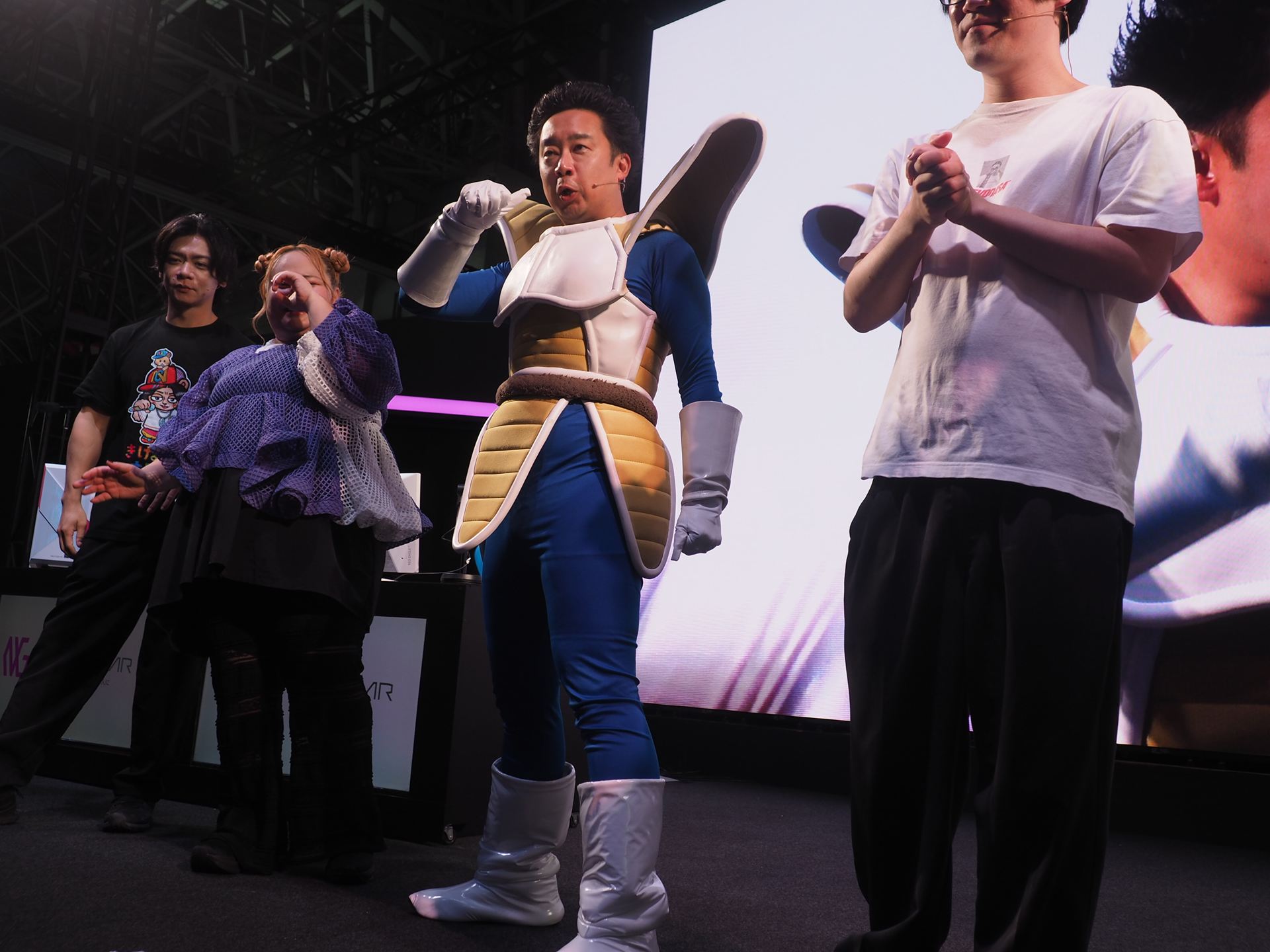 第1ゲームの鬼はベジータに扮したR藤本さんがやることに