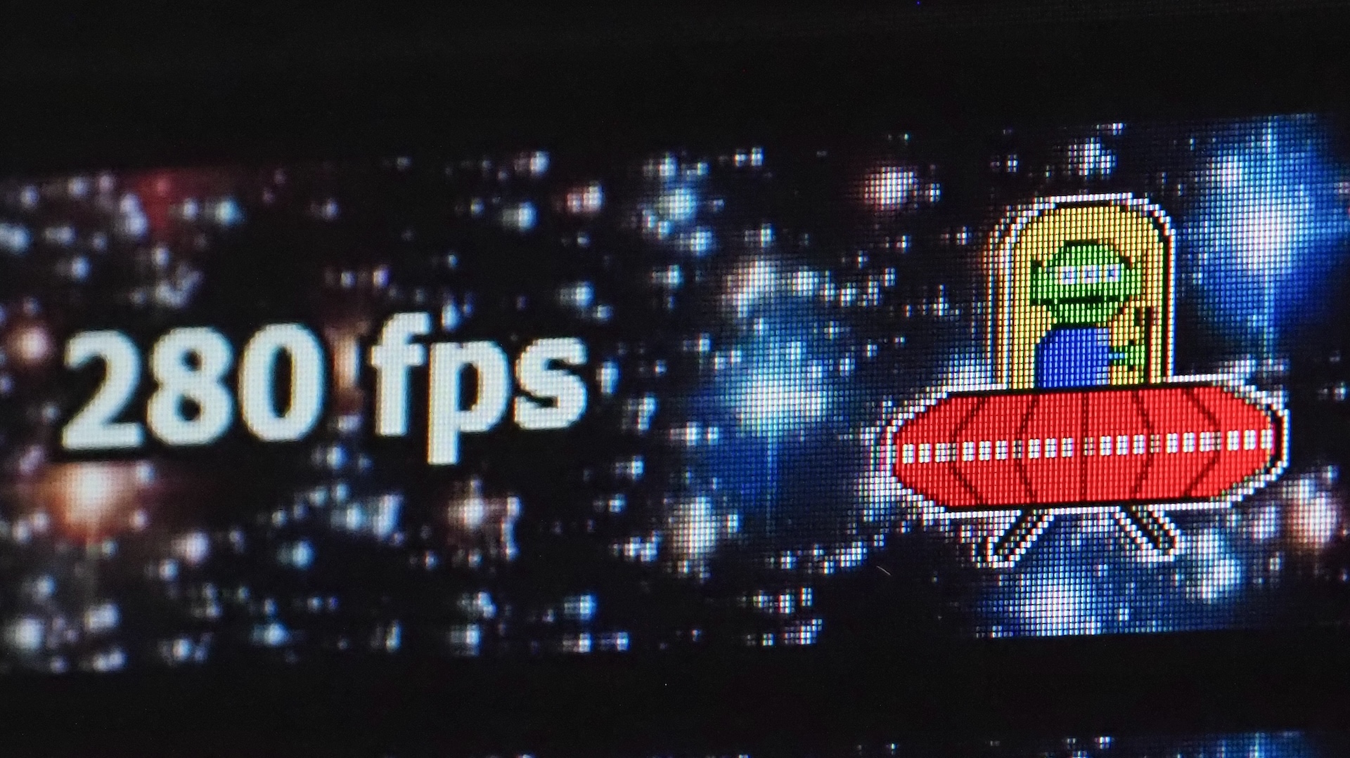 続いて「MPCS」オン時の画像。残像が抑えられており、よりはっきりとUFOを視認できる