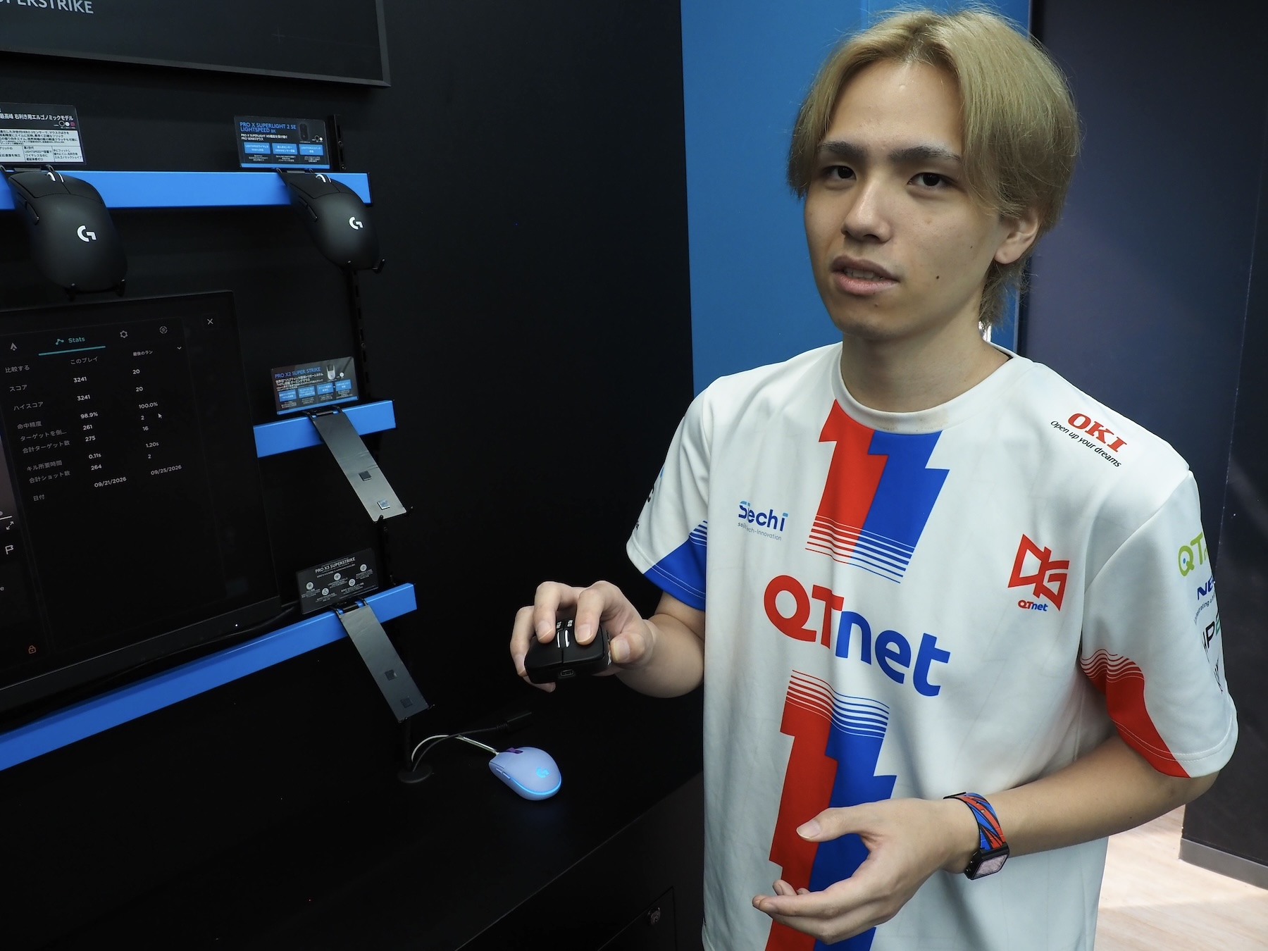 新製品である「PRO X3 SUPERSTRIKE」の魅力も語ってくれた