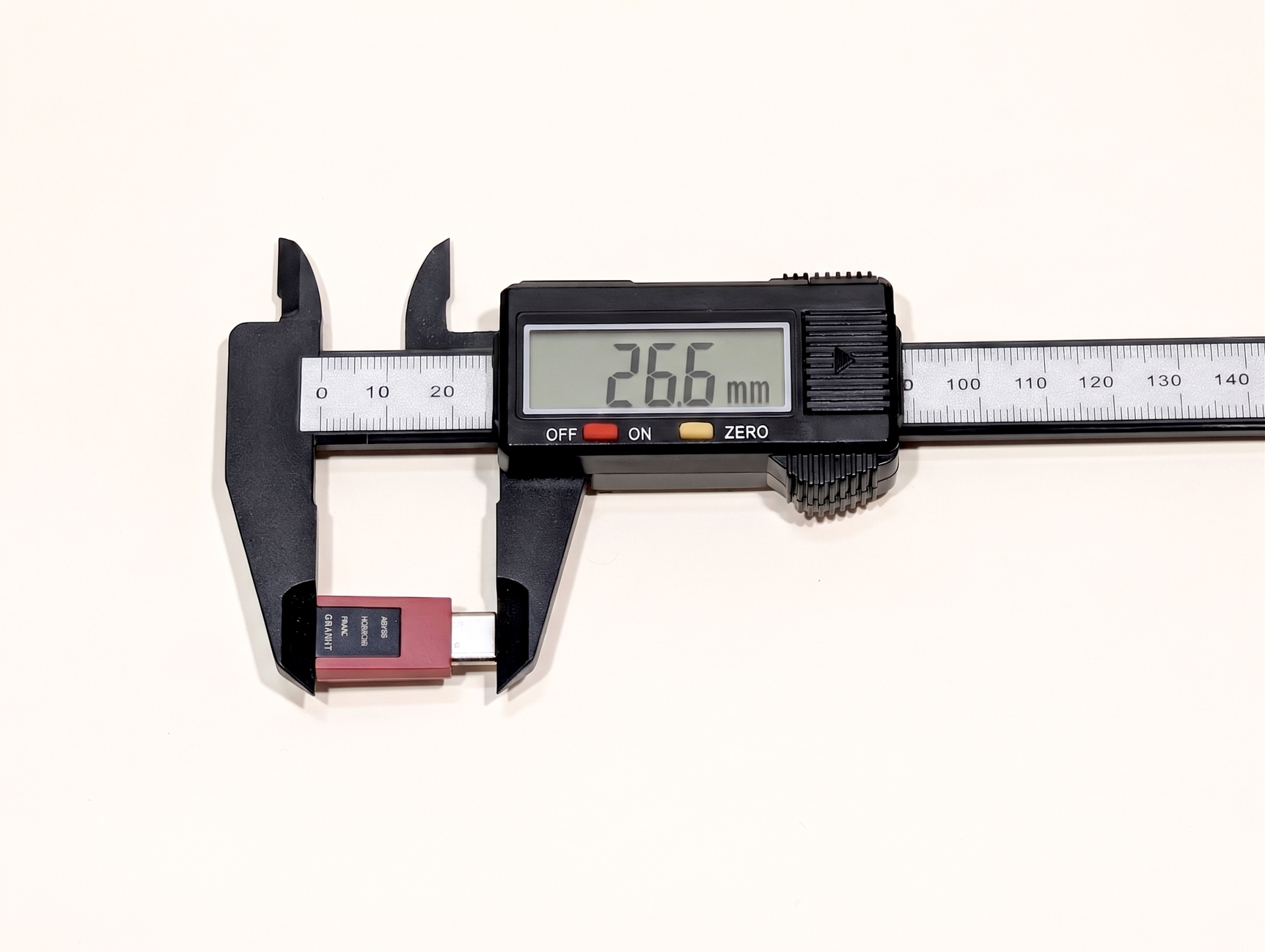 全長はUSB Type-C端子を含めて26.6mmとコンパクト