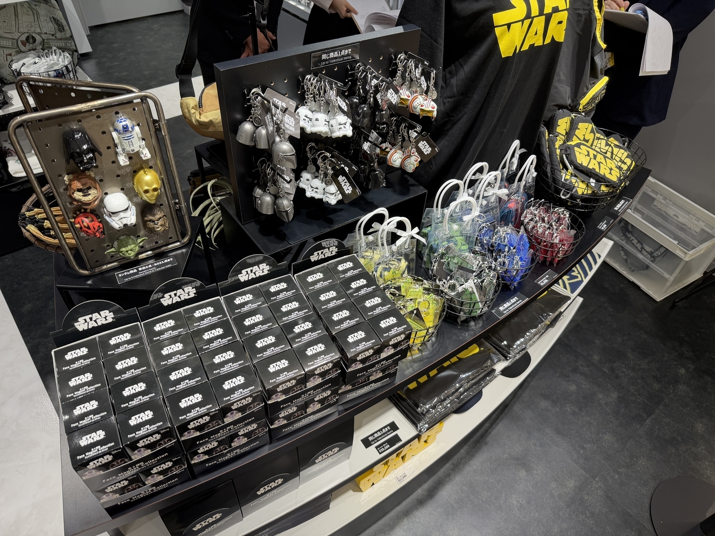 「STAR WARS」ロゴが目立つ。イベントとかに着ていきたい