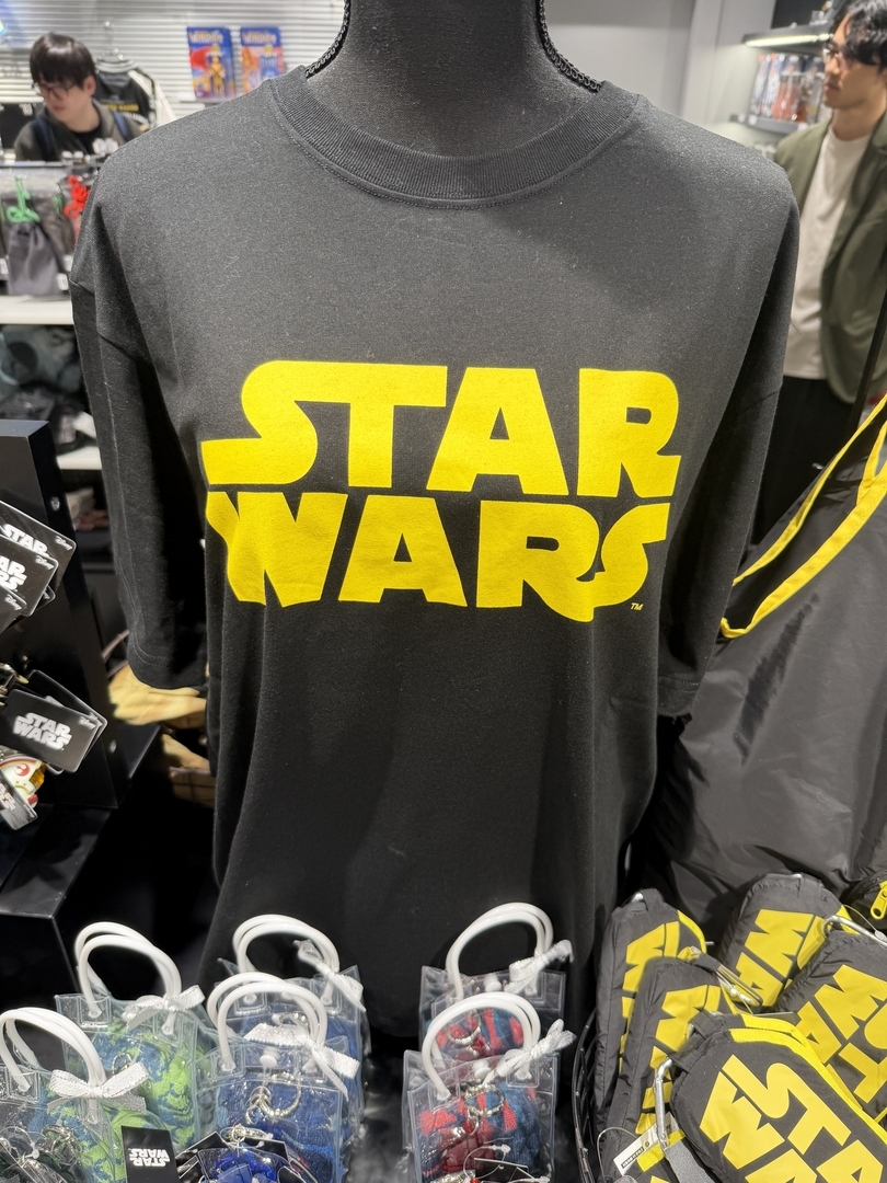 「STAR WARS」ロゴが目立つ。イベントとかに着ていきたい