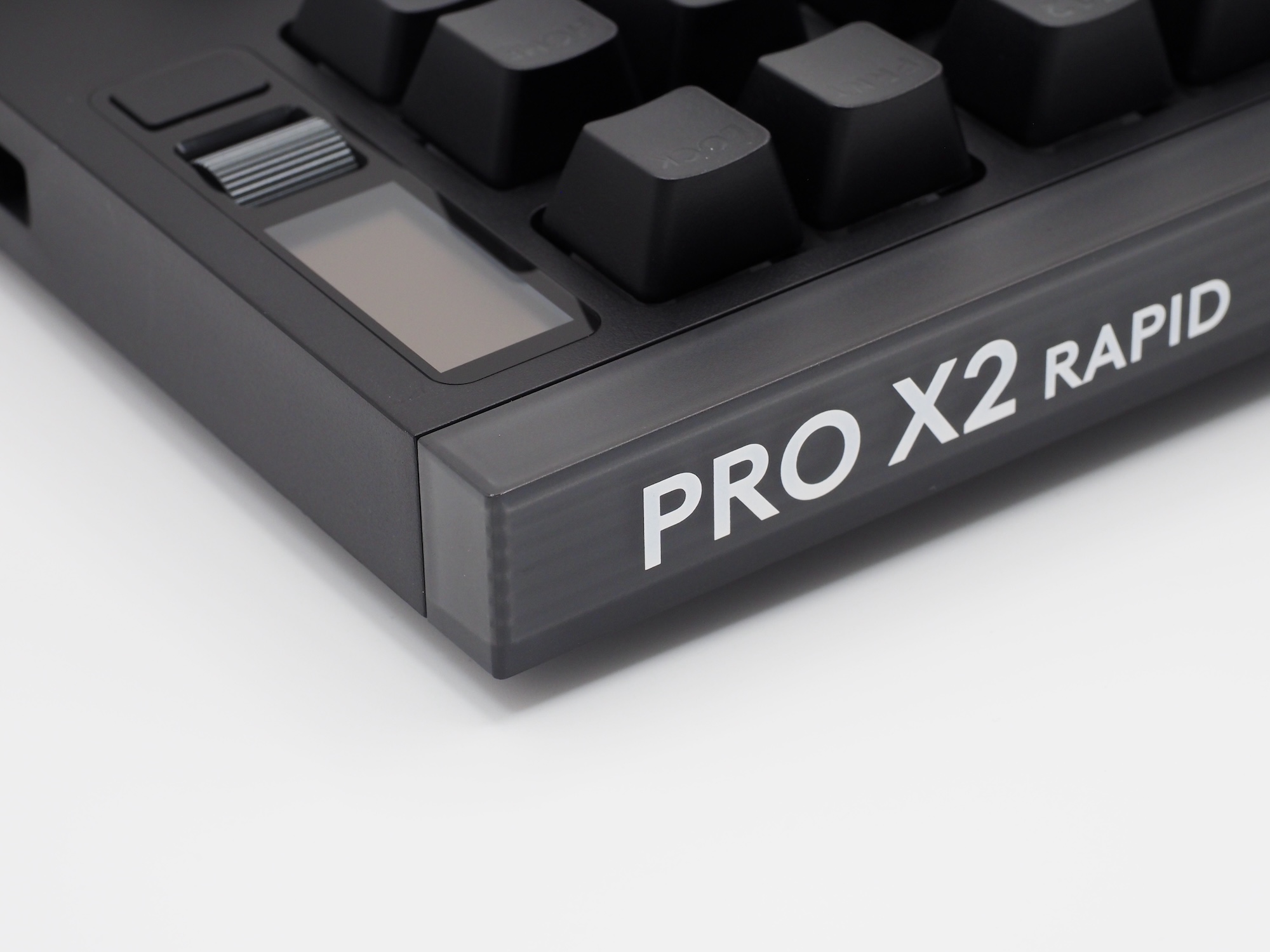 上側面の右側には「PRO X2 RAPID」ロゴをプリント。プロ選手が大会で使っている時も一目でわかる