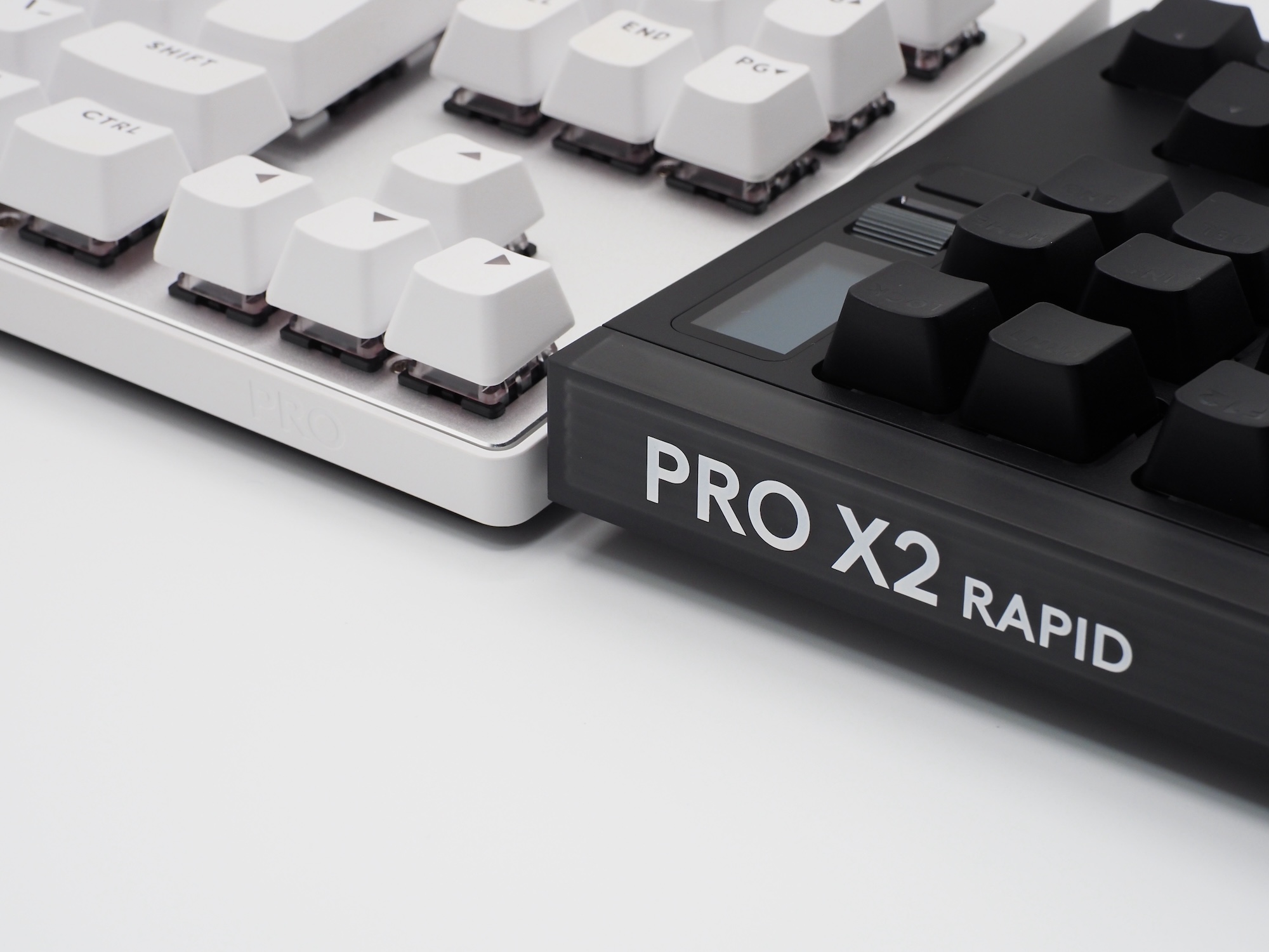「PRO」のロゴも大きくなった