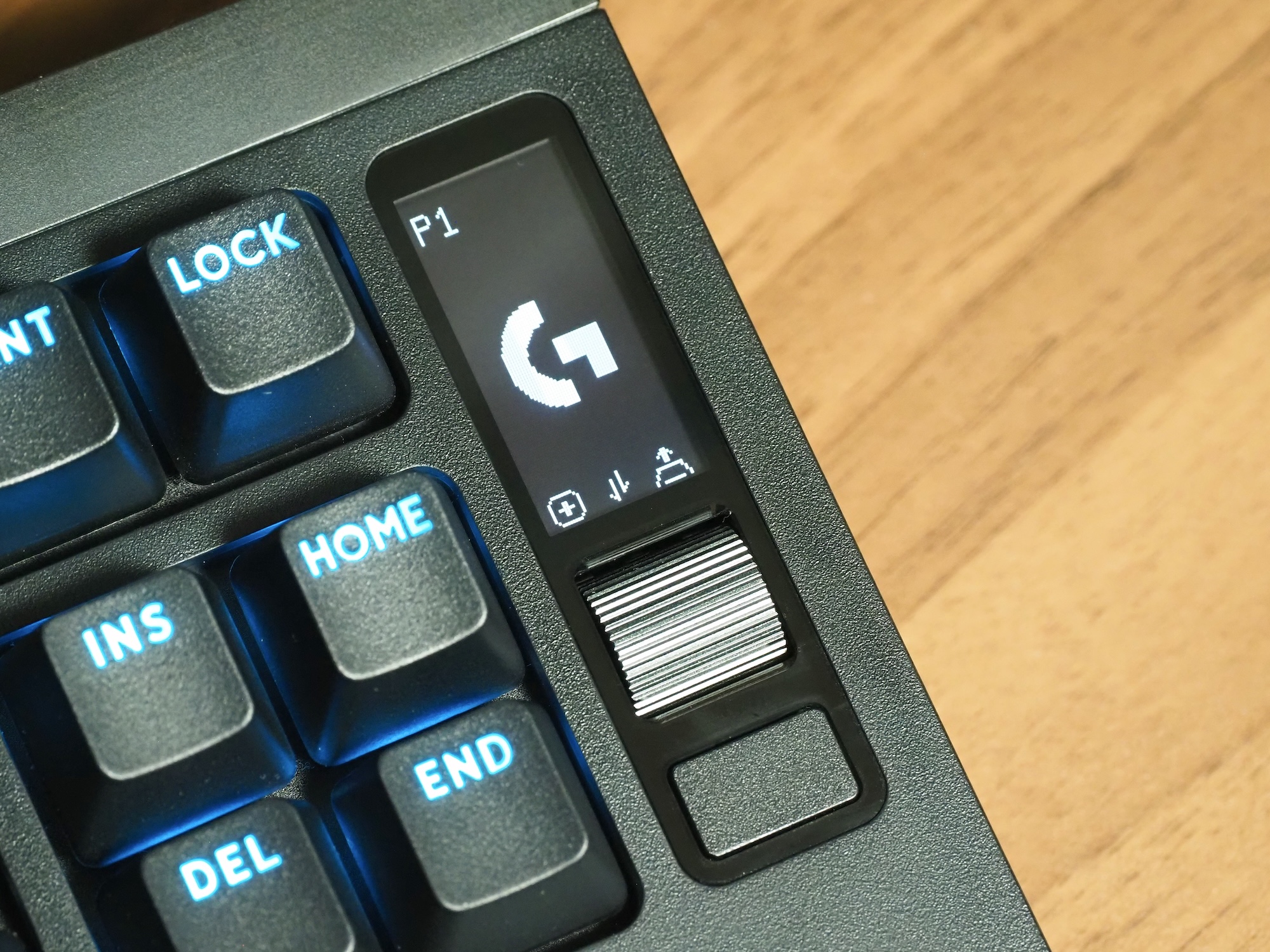 起動すると「ロジクールG」ロゴが表示される。カッコいい