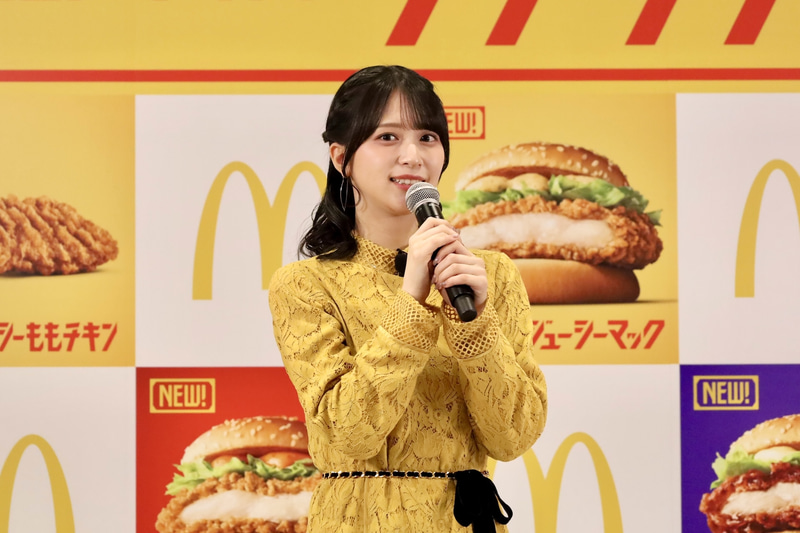 ゲストのお二人はマクドナルドのイメージカラーの衣装で登場